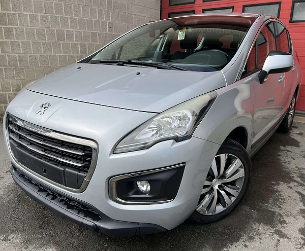 Peugeot 3008 1.2i PureTech Active + NAVI + CLIM