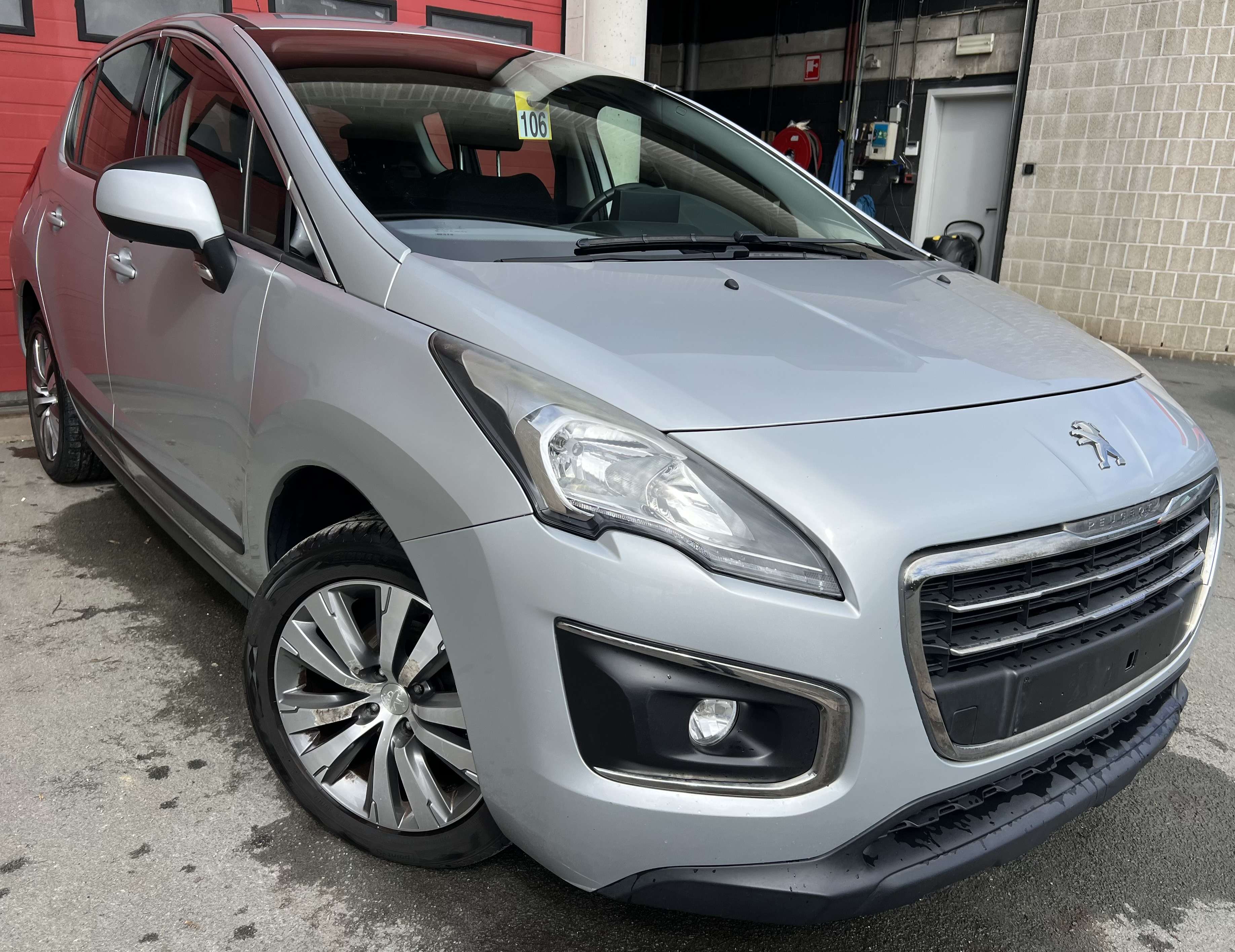 Peugeot 3008 1.2i PureTech Active + NAVI + CLIM