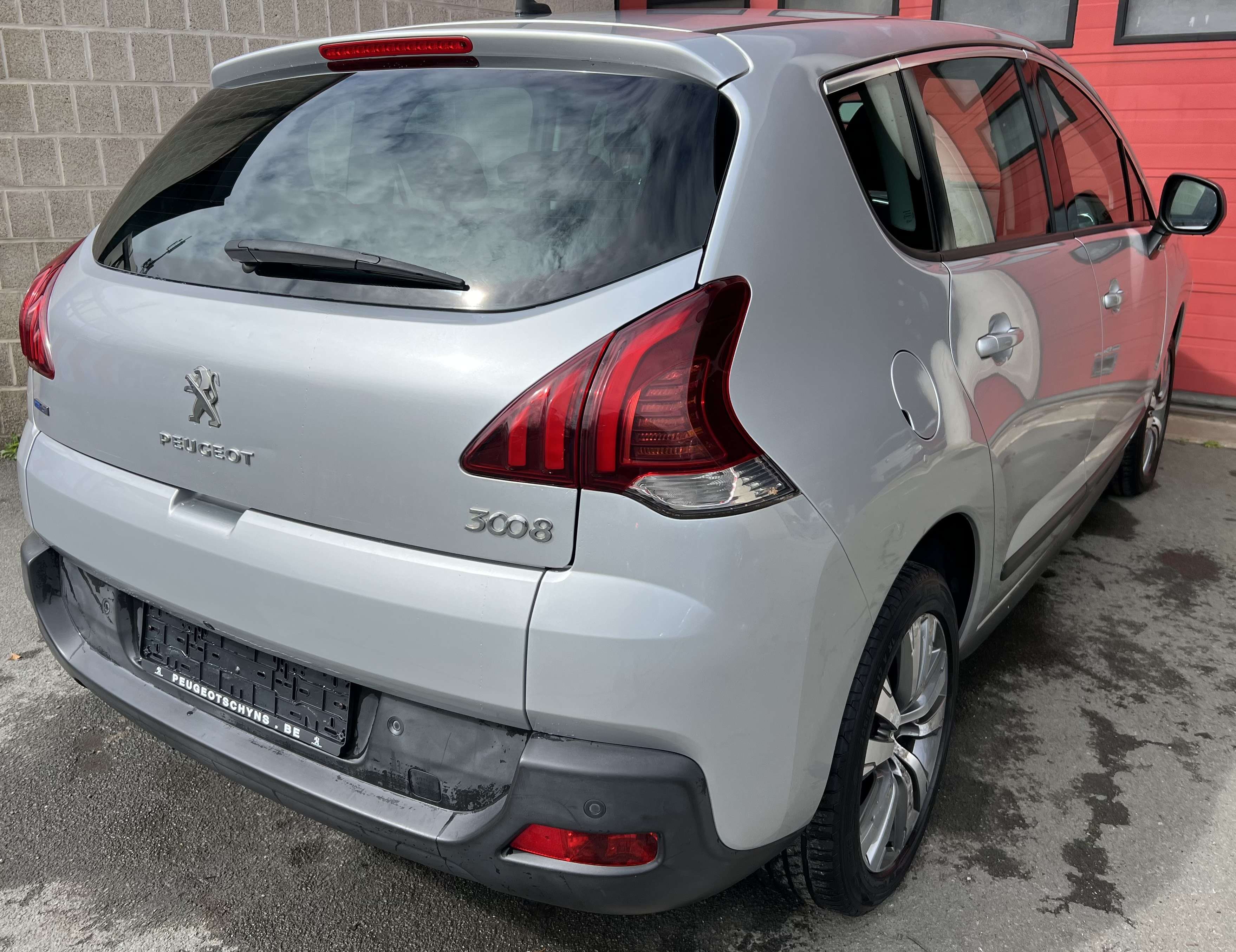 Peugeot 3008 1.2i PureTech Active + NAVI + CLIM