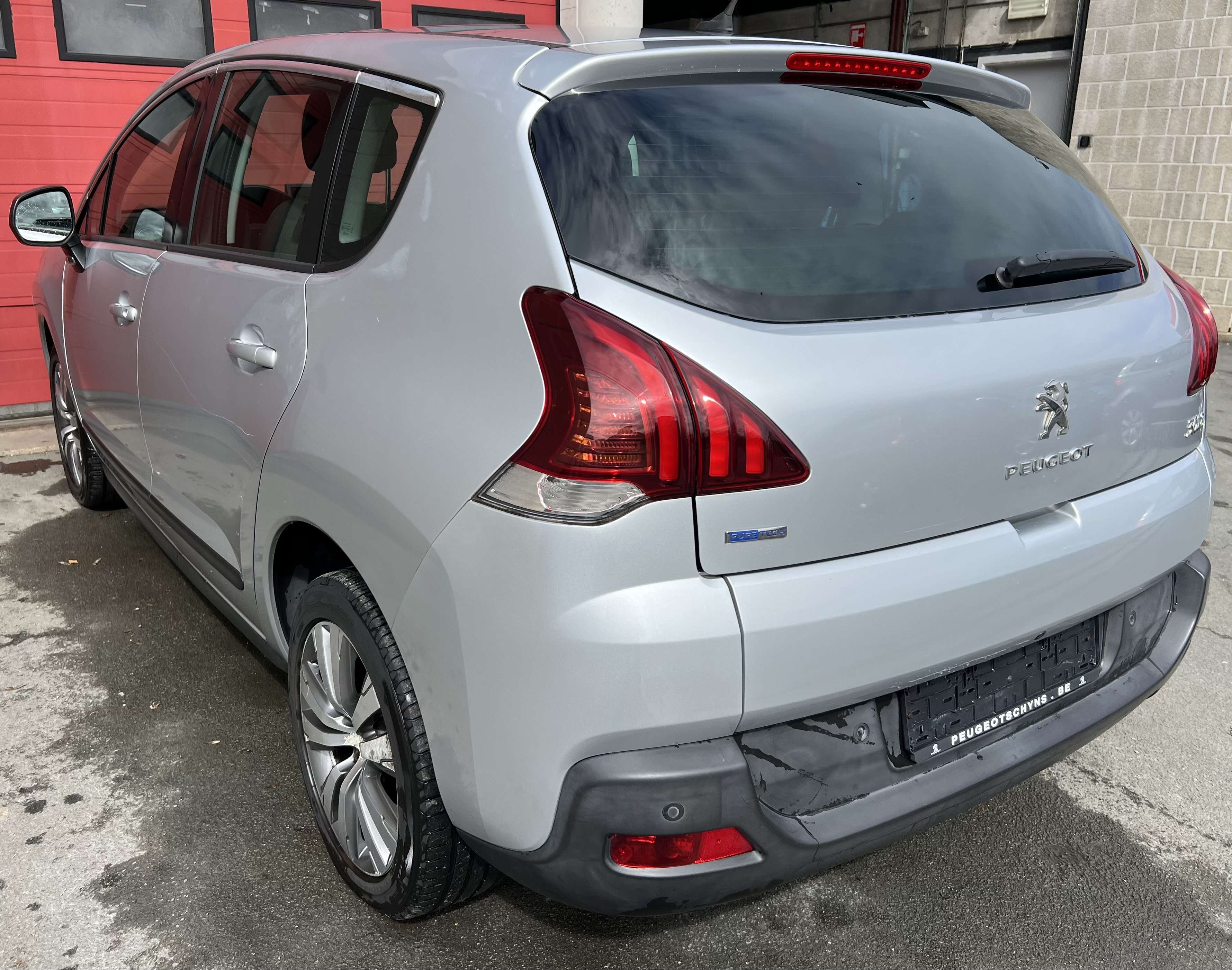 Peugeot 3008 1.2i PureTech Active + NAVI + CLIM