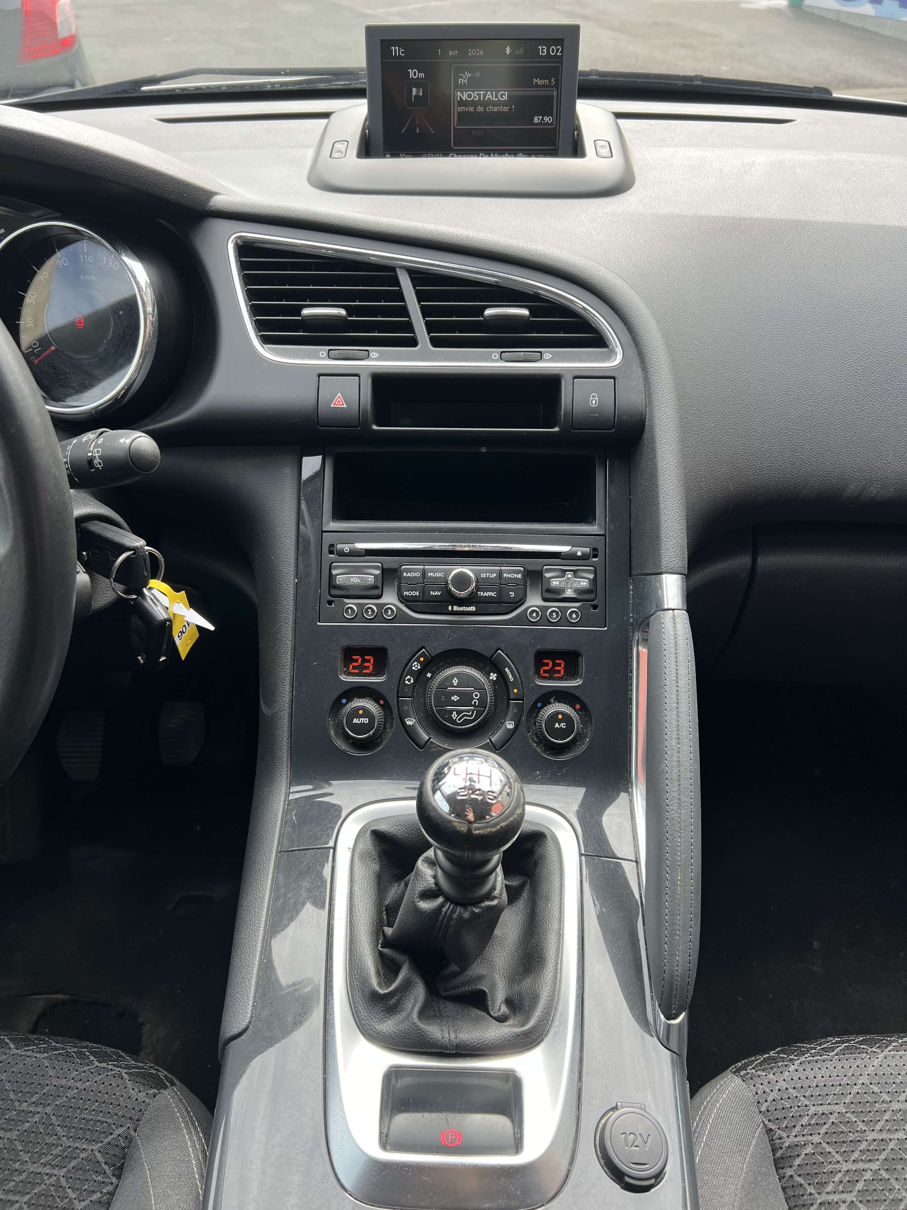 Peugeot 3008 1.2i PureTech Active + NAVI + CLIM