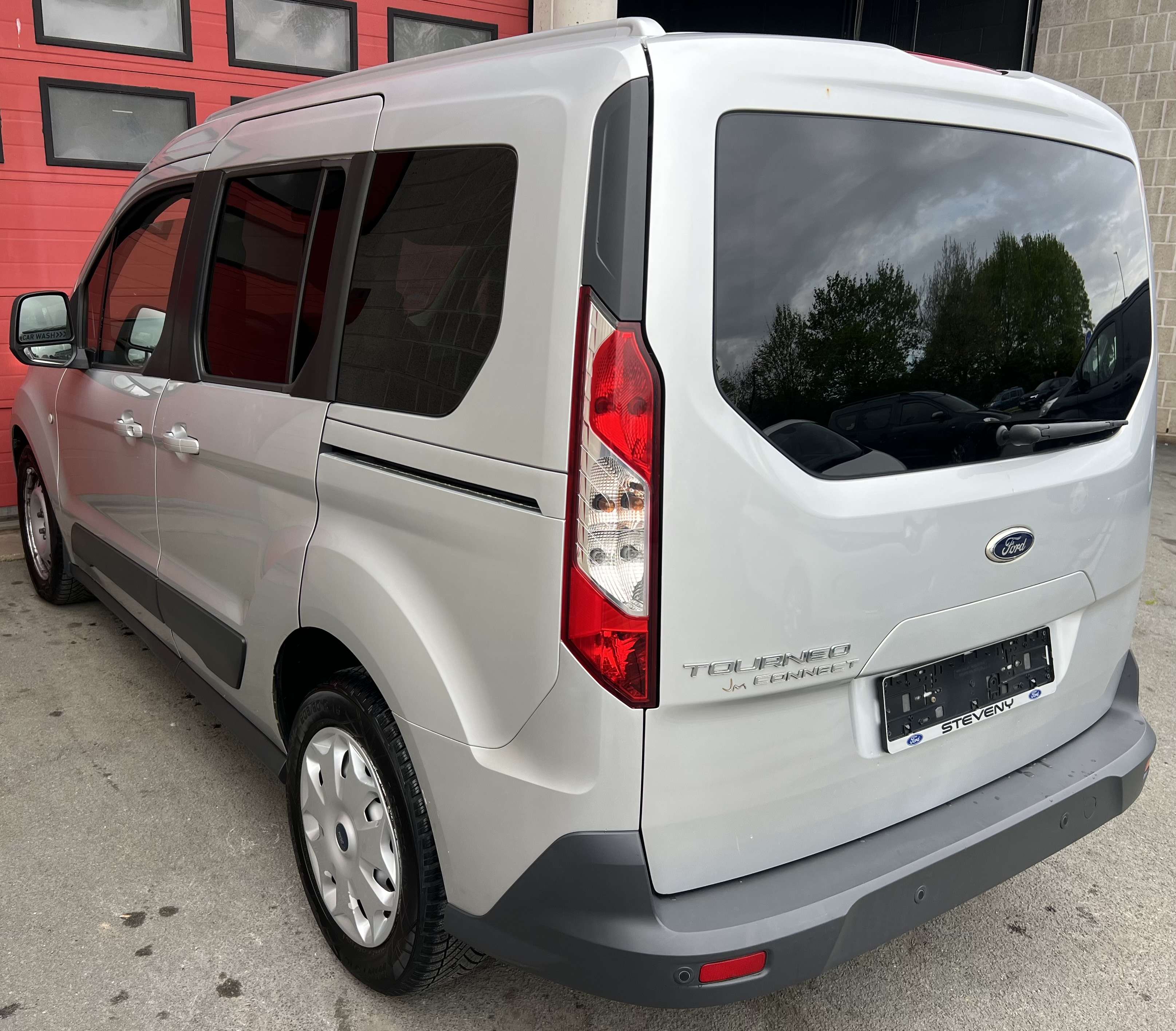 Ford Tourneo Connect 1.6 TDCi Ambiente + CLIM + 5 PLACES