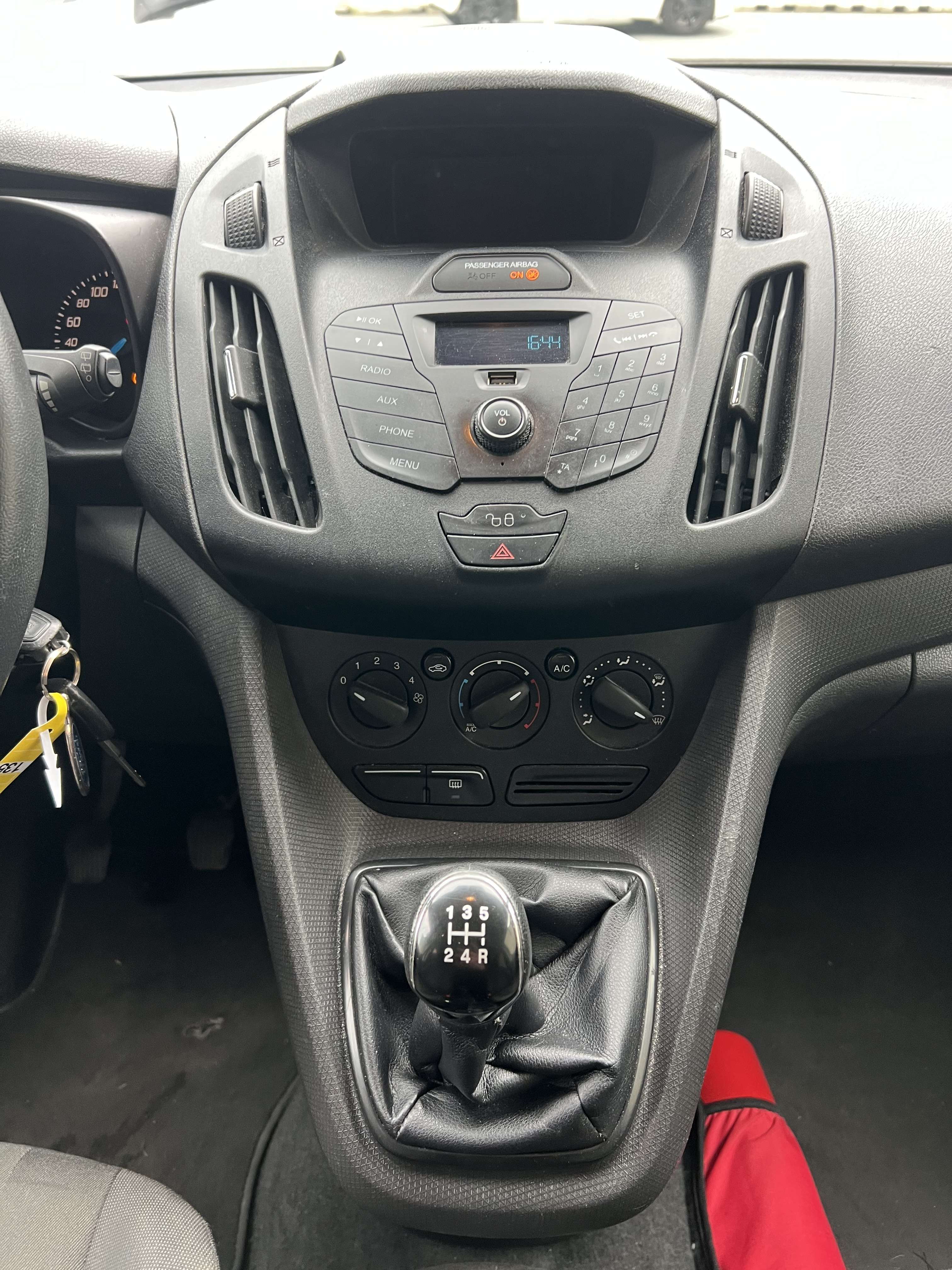Ford Tourneo Connect 1.6 TDCi Ambiente + CLIM + 5 PLACES