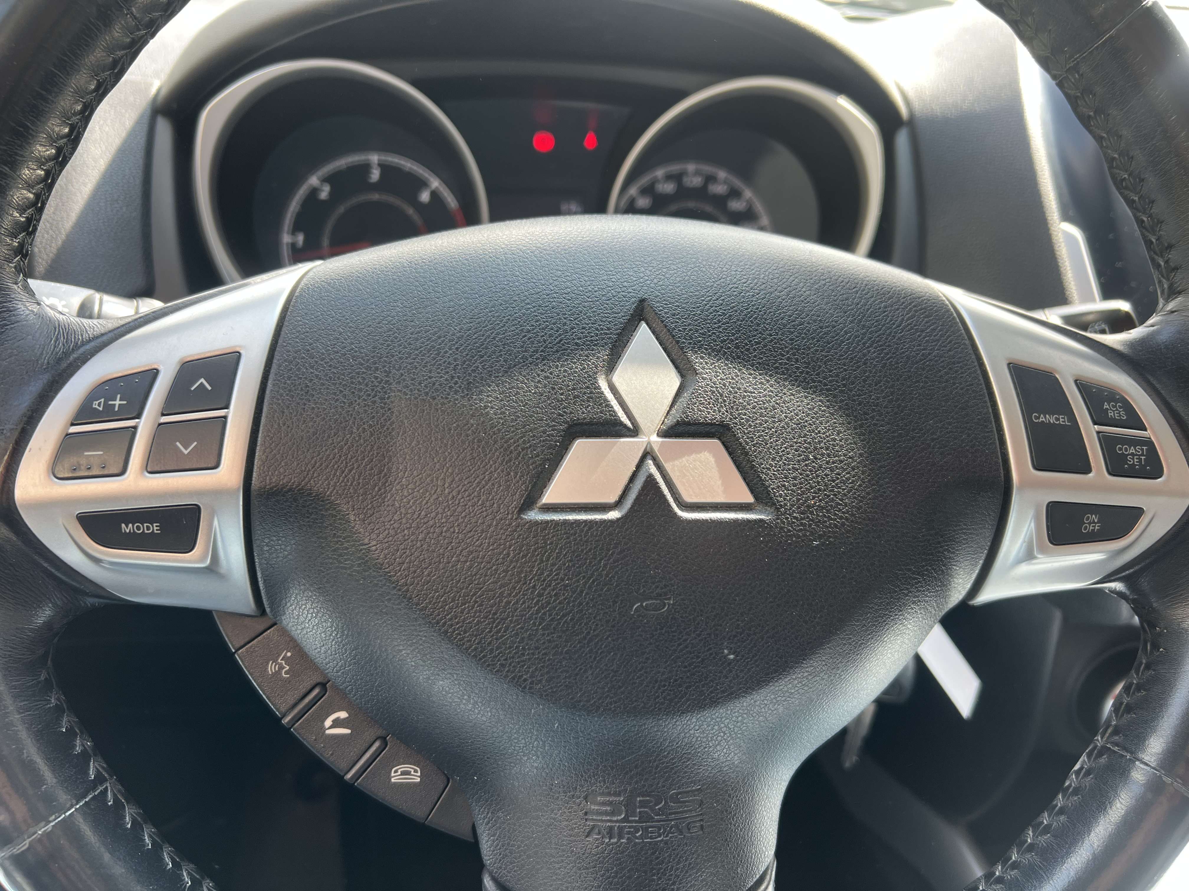 Mitsubishi ASX 1.8 Di-D 2WD Instyle + CLIM + TOIT PANO
