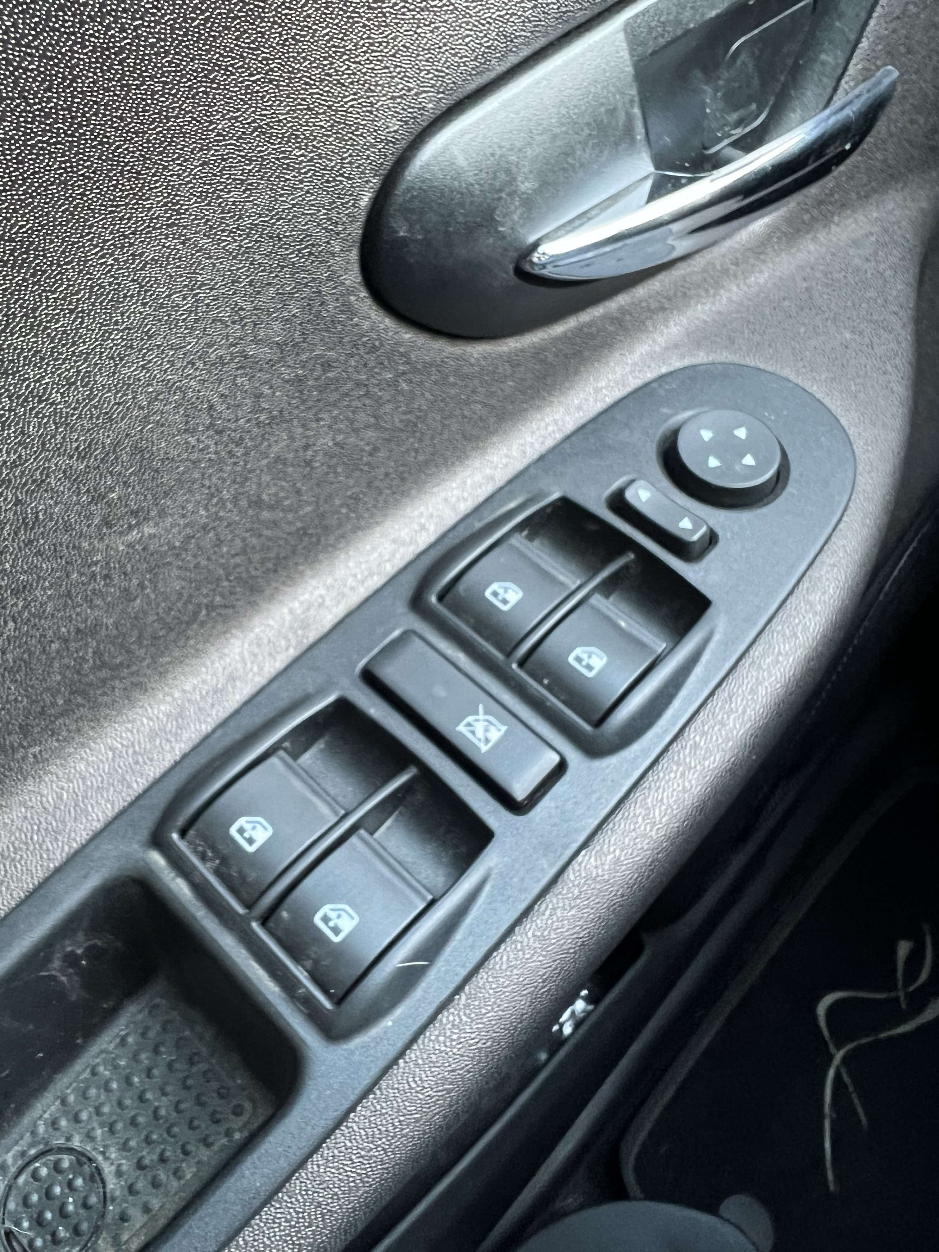 Lancia Ypsilon 0.9 TwinAir Platinium + CLIM + NAVI + PANO + CUIR
