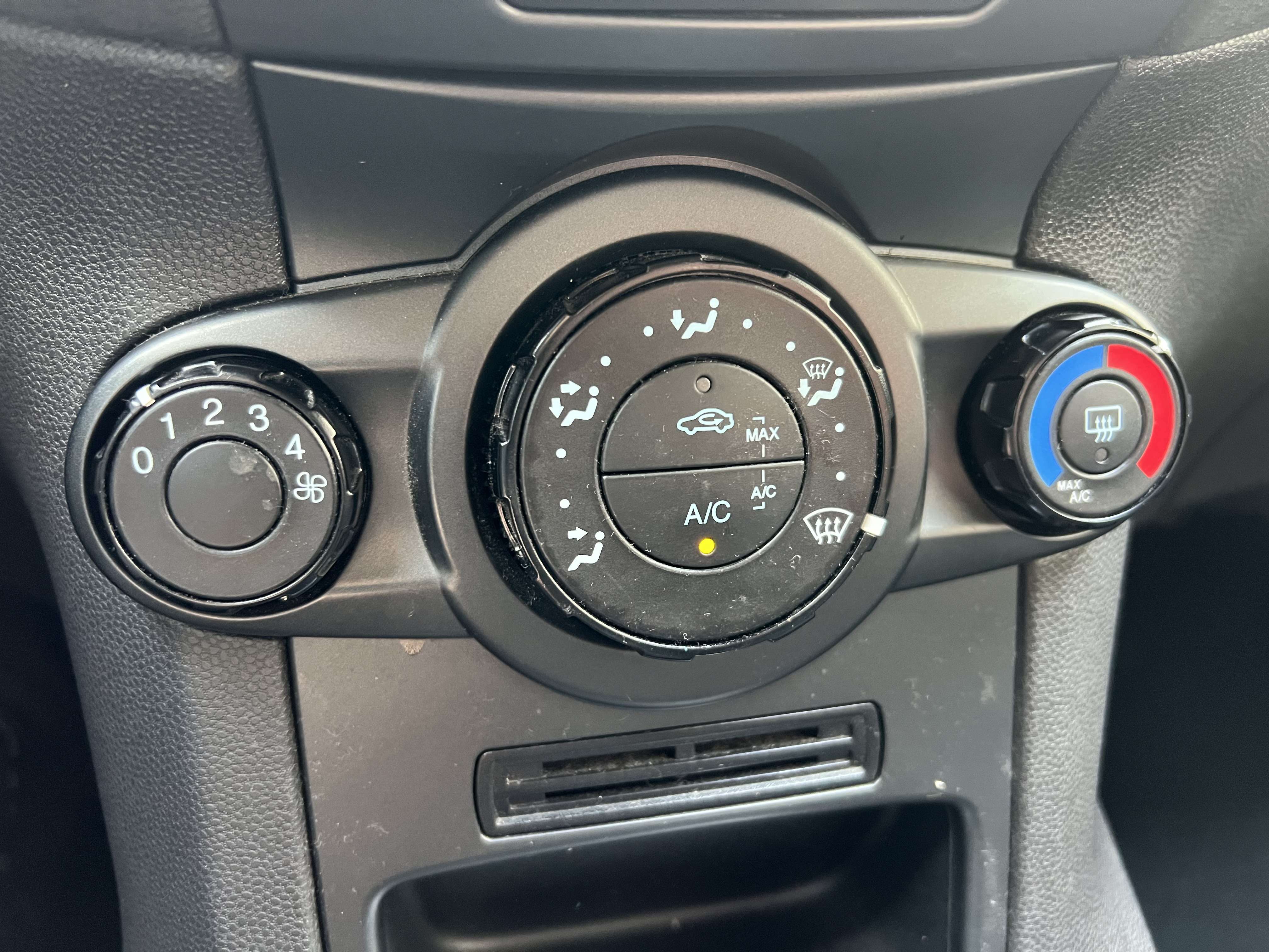 Ford Fiesta 1.0i Trend + CLIM + CAR-PASS + GARANTIE