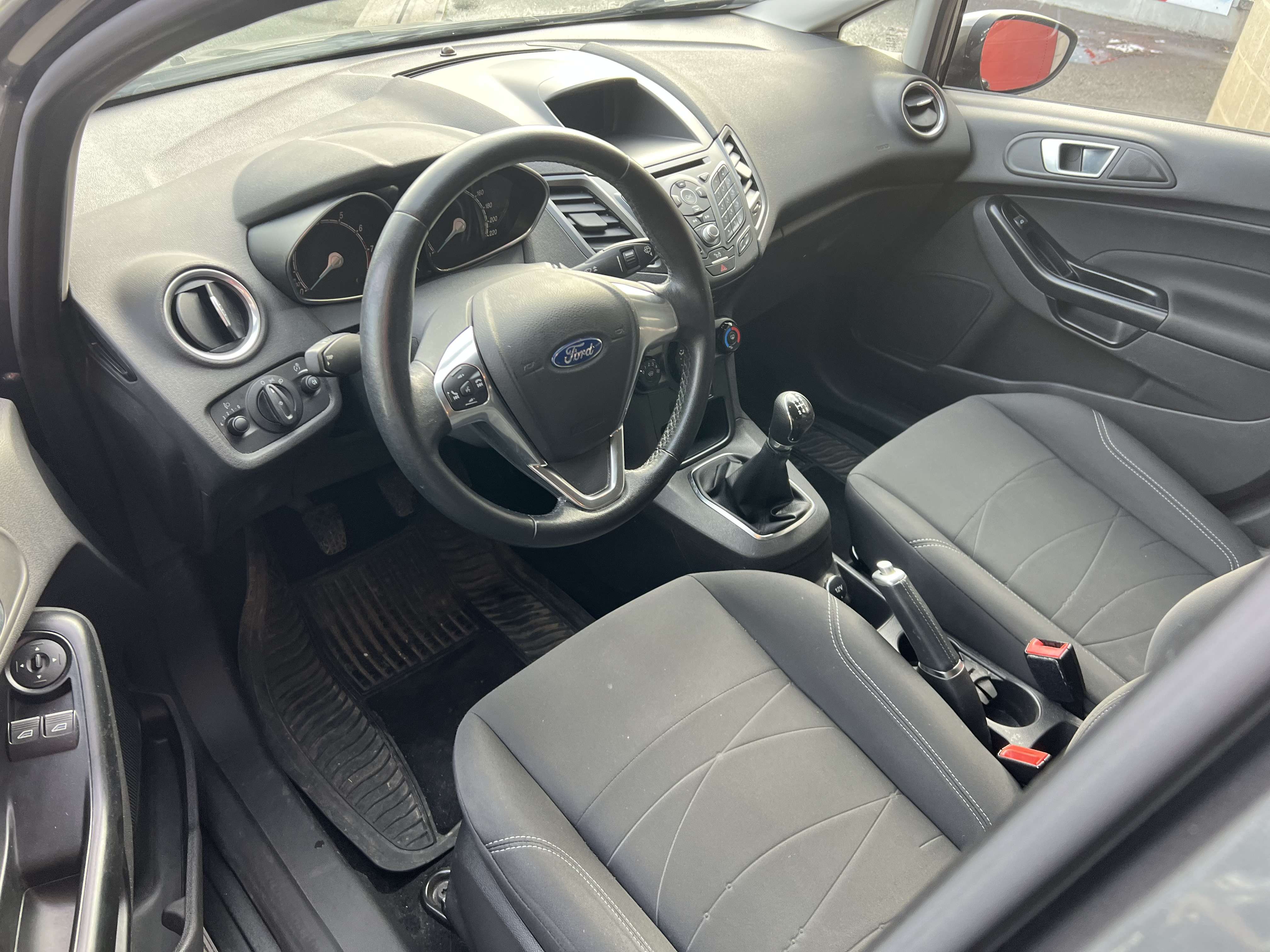 Ford Fiesta 1.0i Champions Edition + CLIM + CAR-PASS