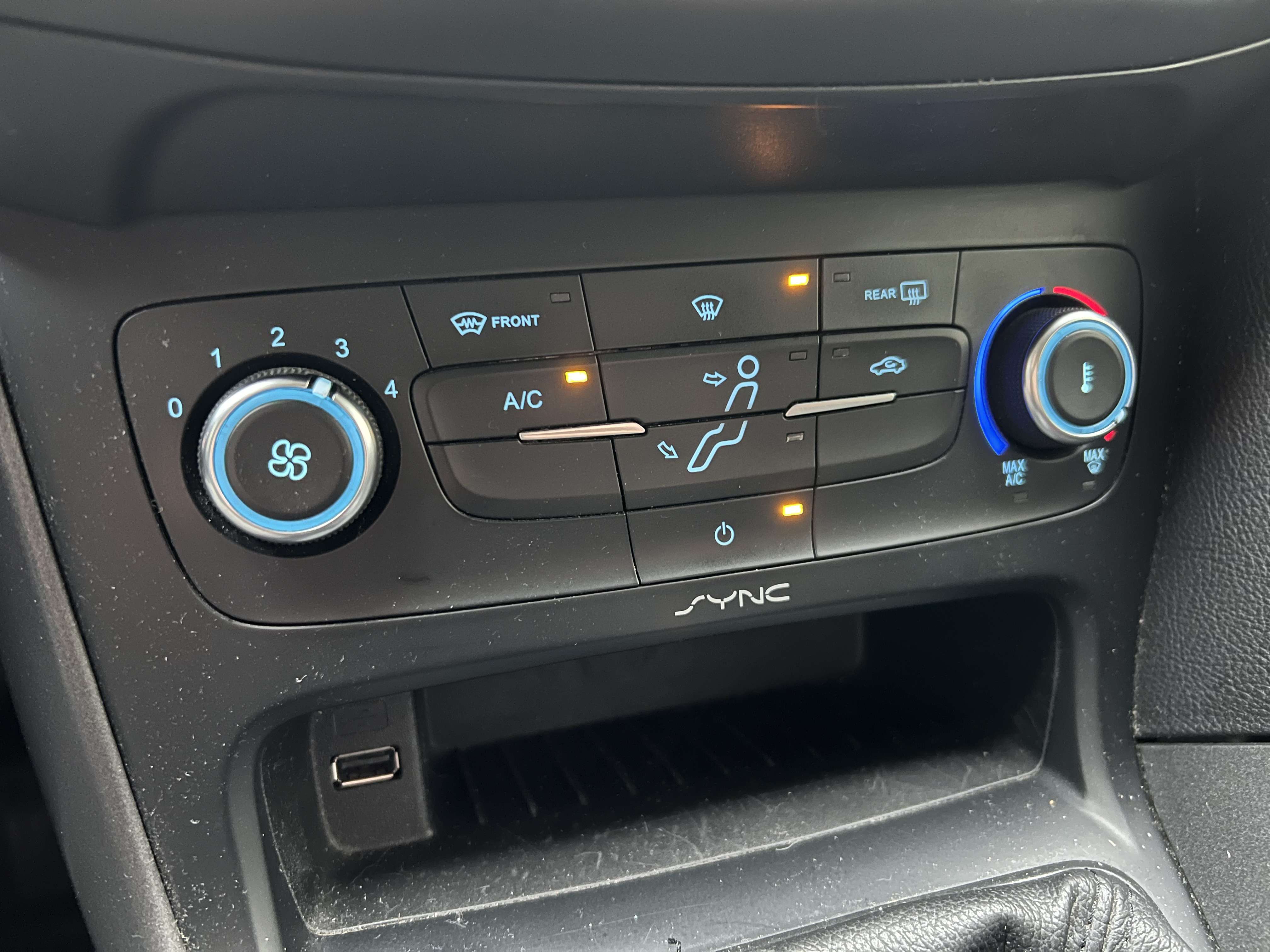 Ford Focus 1.0 EcoBoost Business Edition + CLIM