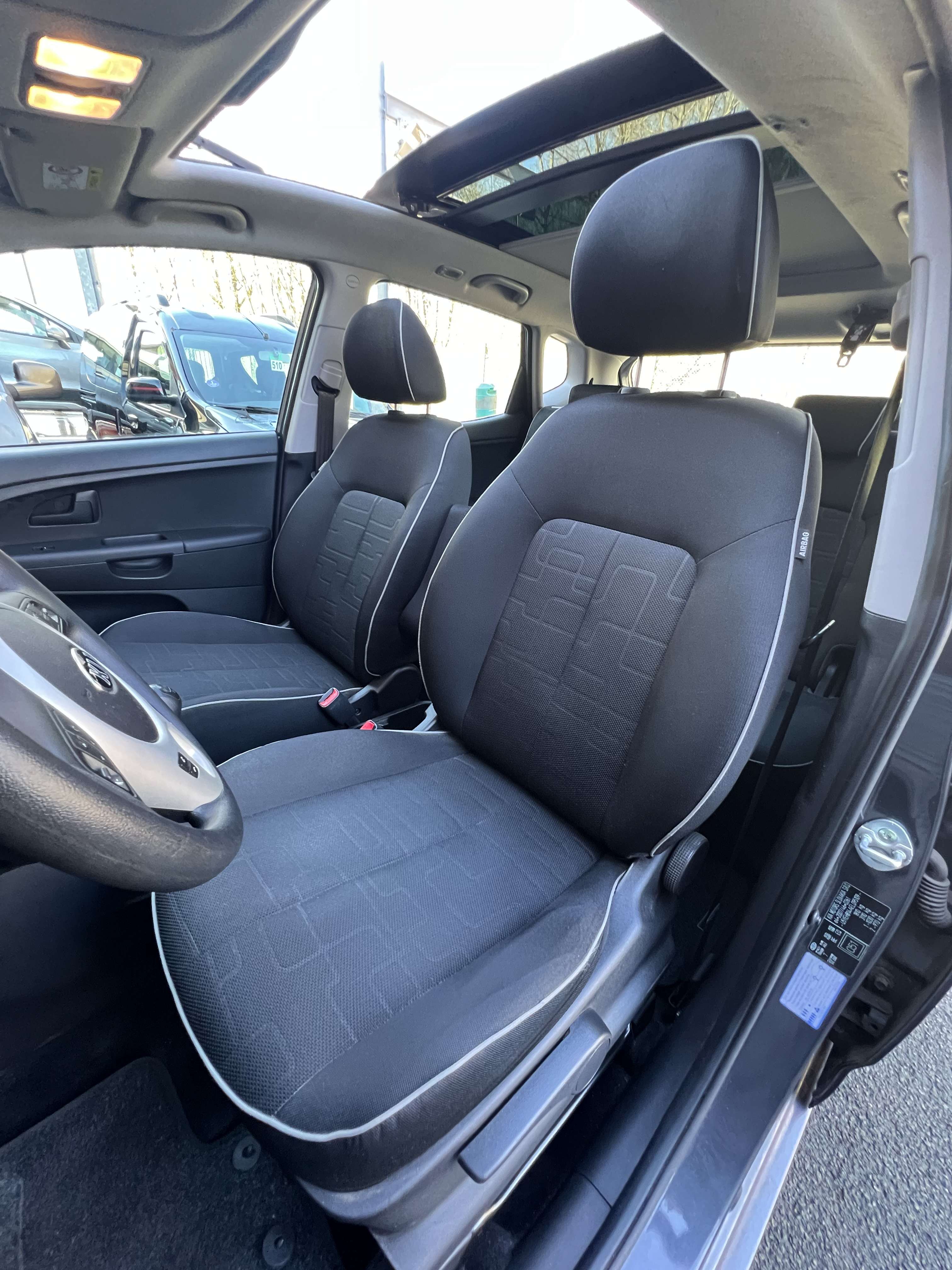 Kia Venga 1.6 CRDi Mind ISG EcoDynamics + CAMÉRA + NAVI