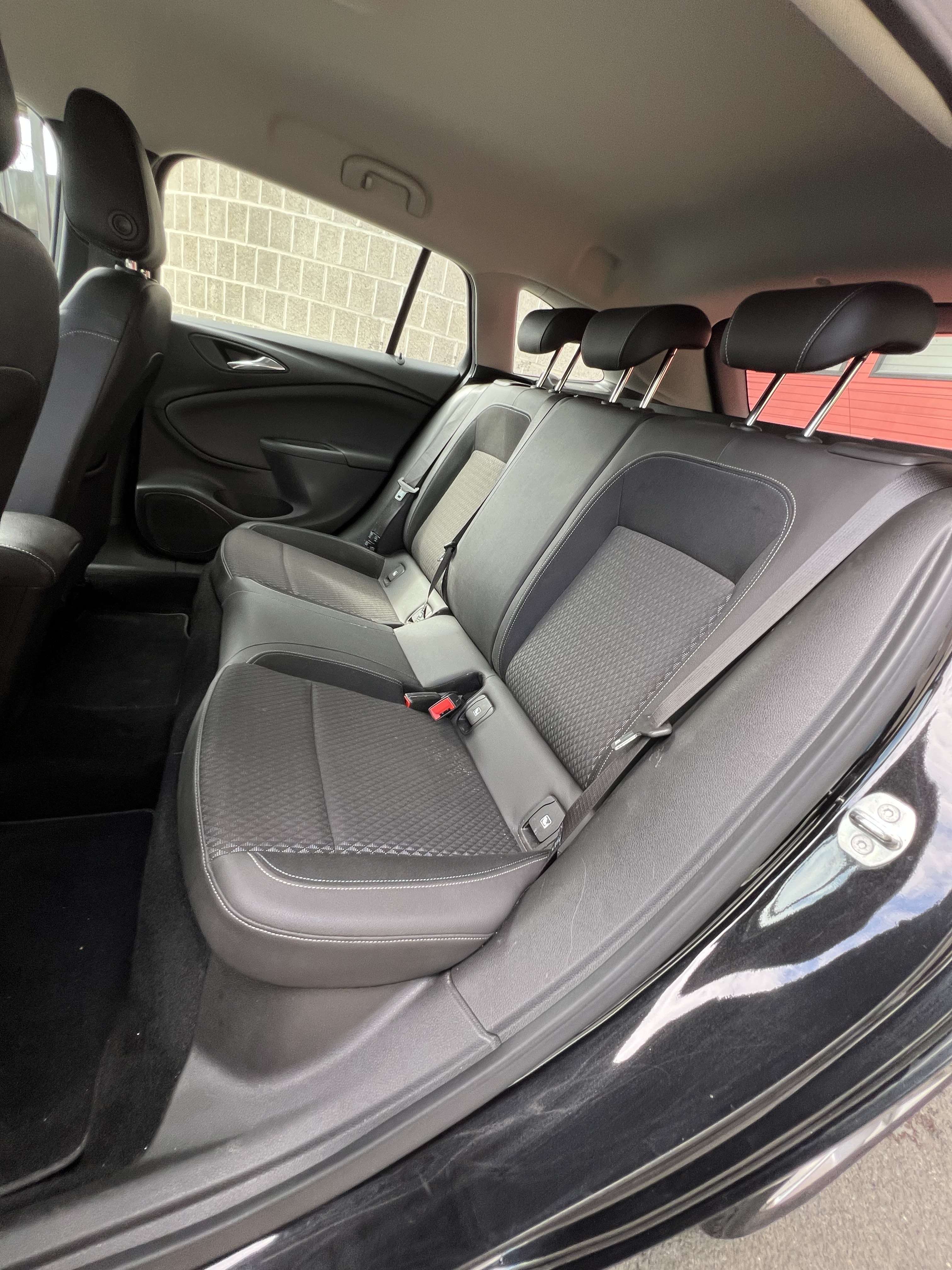 Opel Astra Sports Tourer 1.0 Turbo ECOTEC Edition + NAVI