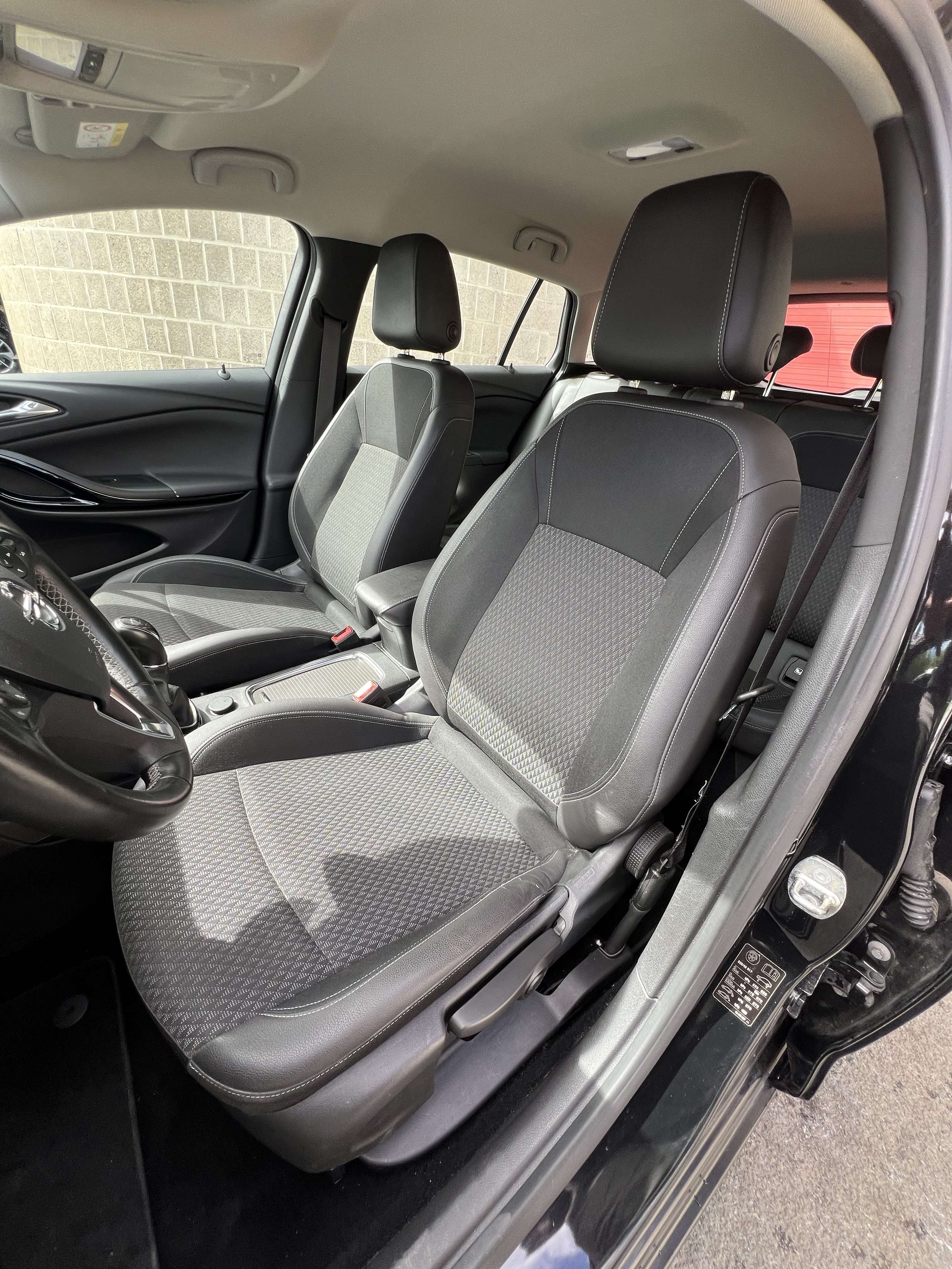 Opel Astra Sports Tourer 1.0 Turbo ECOTEC Edition + NAVI
