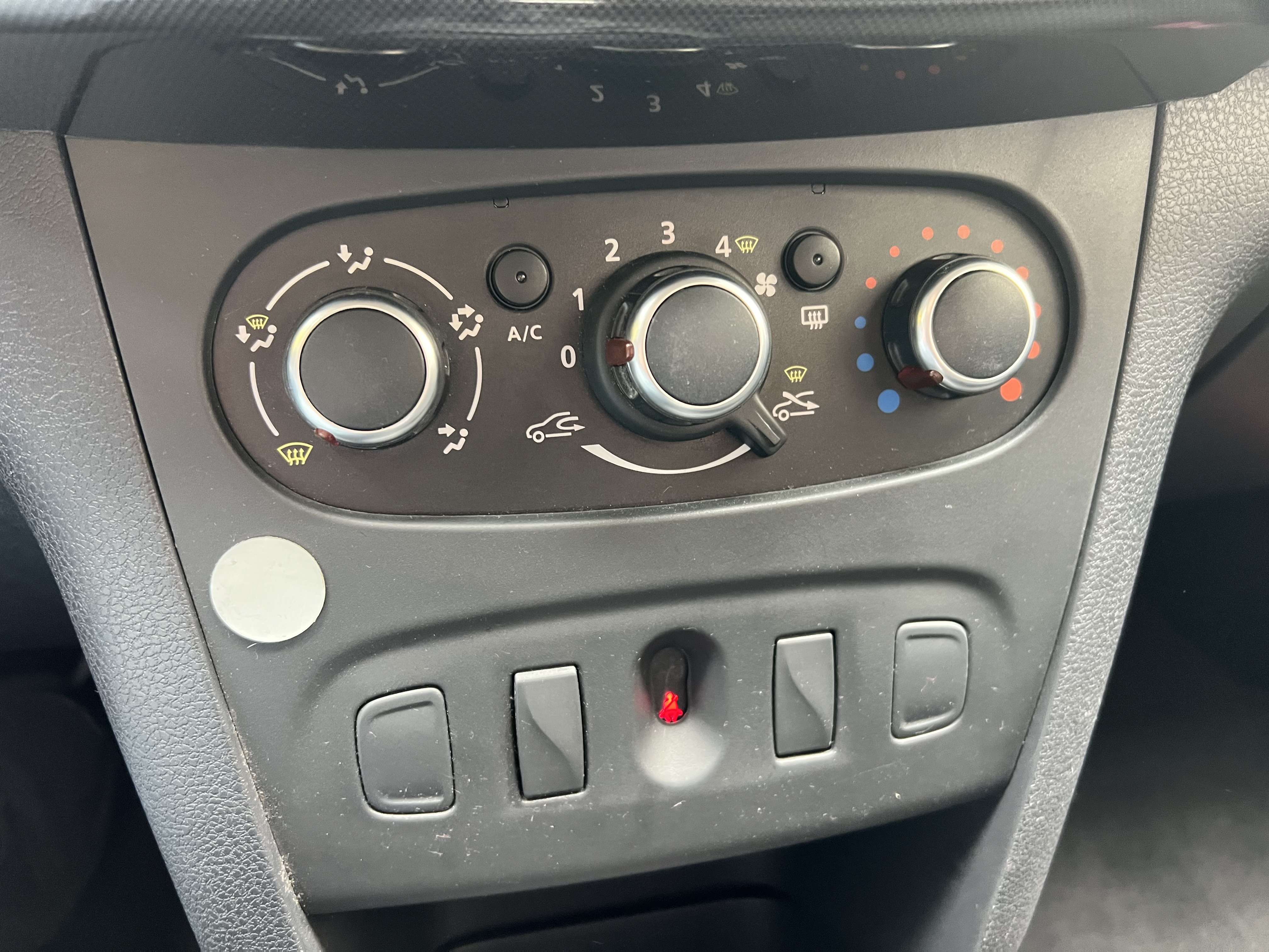 Dacia Logan MCV 0.9 TCe Lauréate Easy-R + CLIM + CAR-PASS