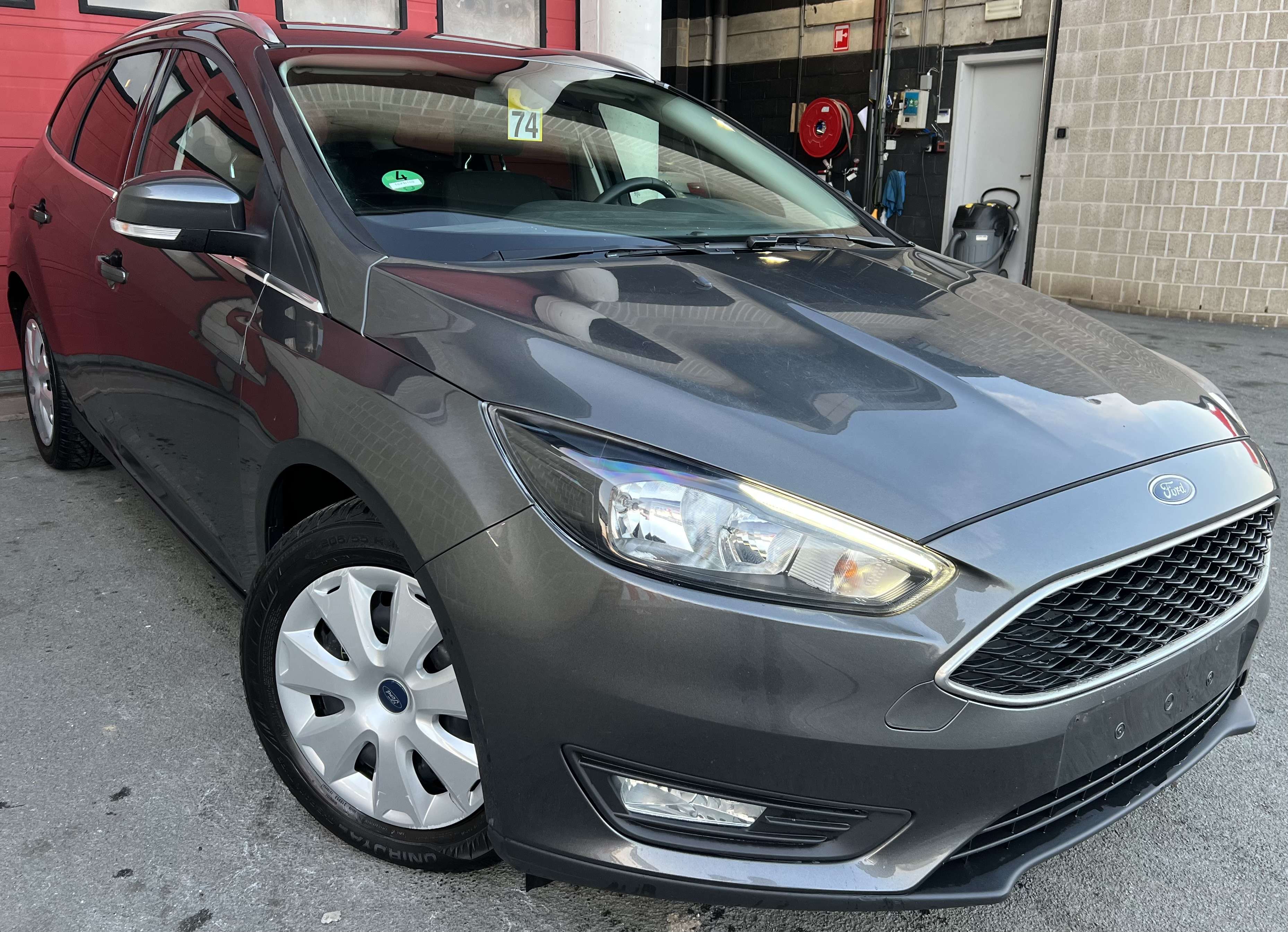 Ford Focus 1.0i EcoBoost Trend + CLIM + NAVI + CARNET