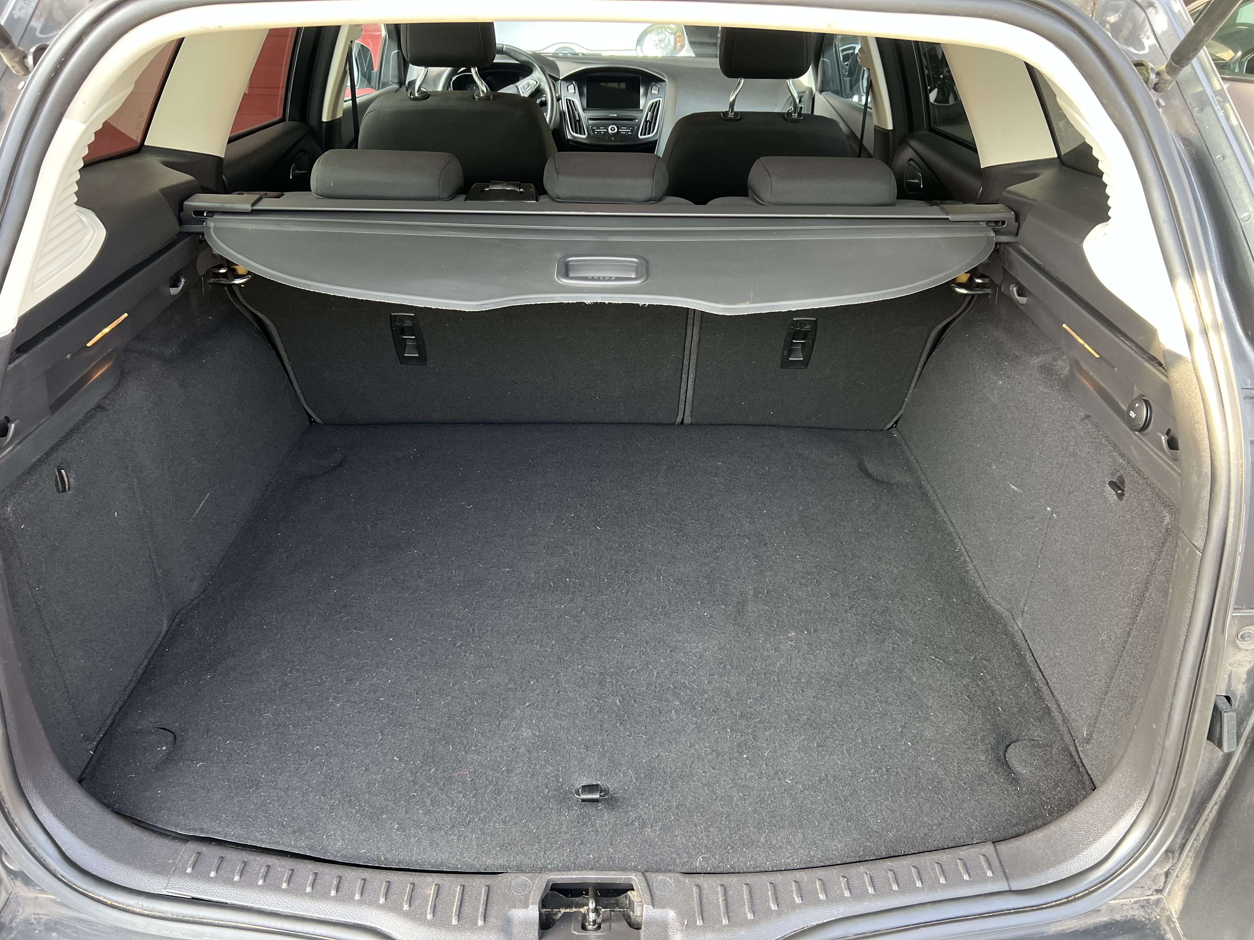 Ford Focus 1.0i EcoBoost Trend + CLIM + NAVI + CARNET