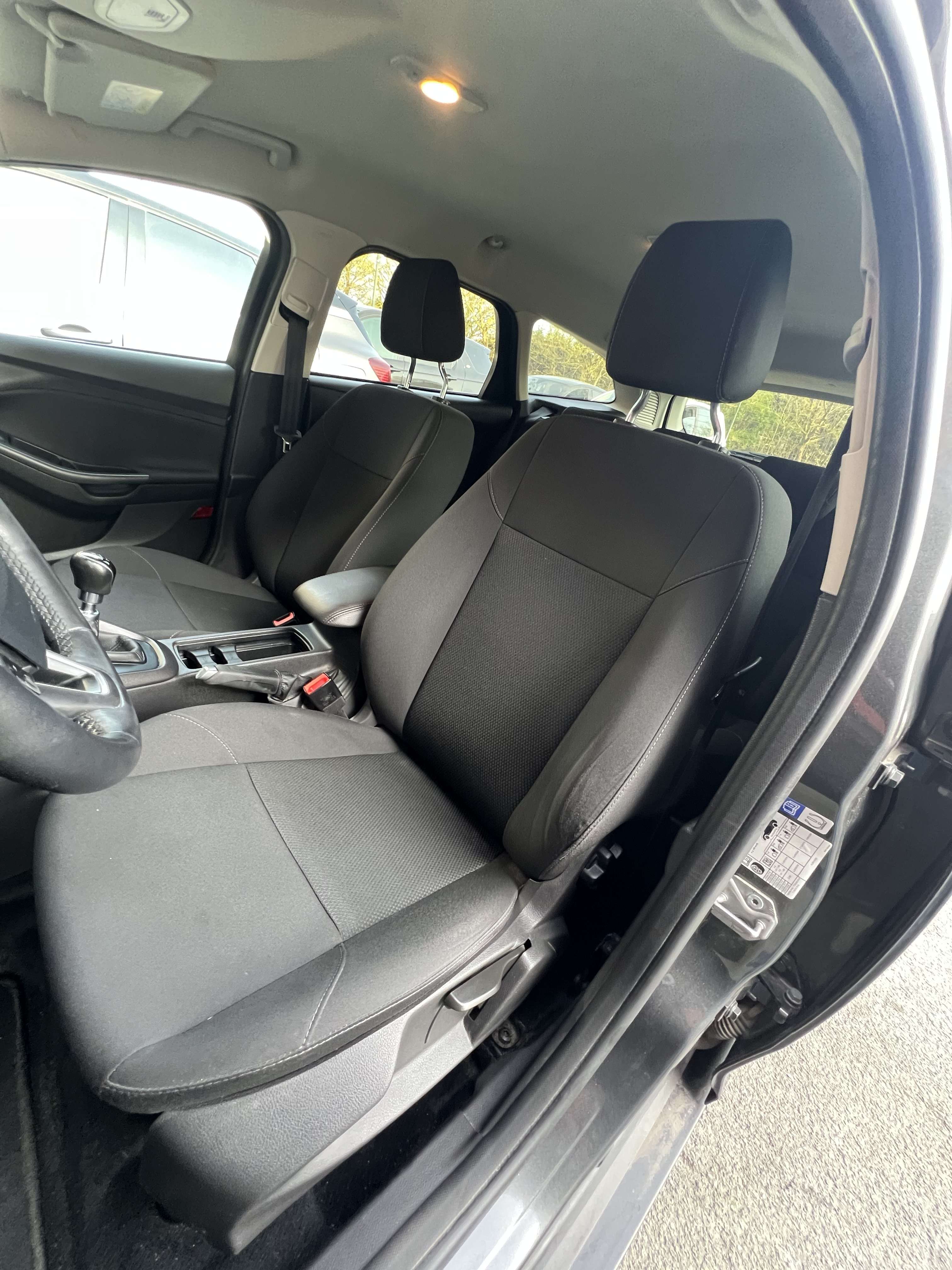 Ford Focus 1.0i EcoBoost Trend + CLIM + NAVI + CARNET