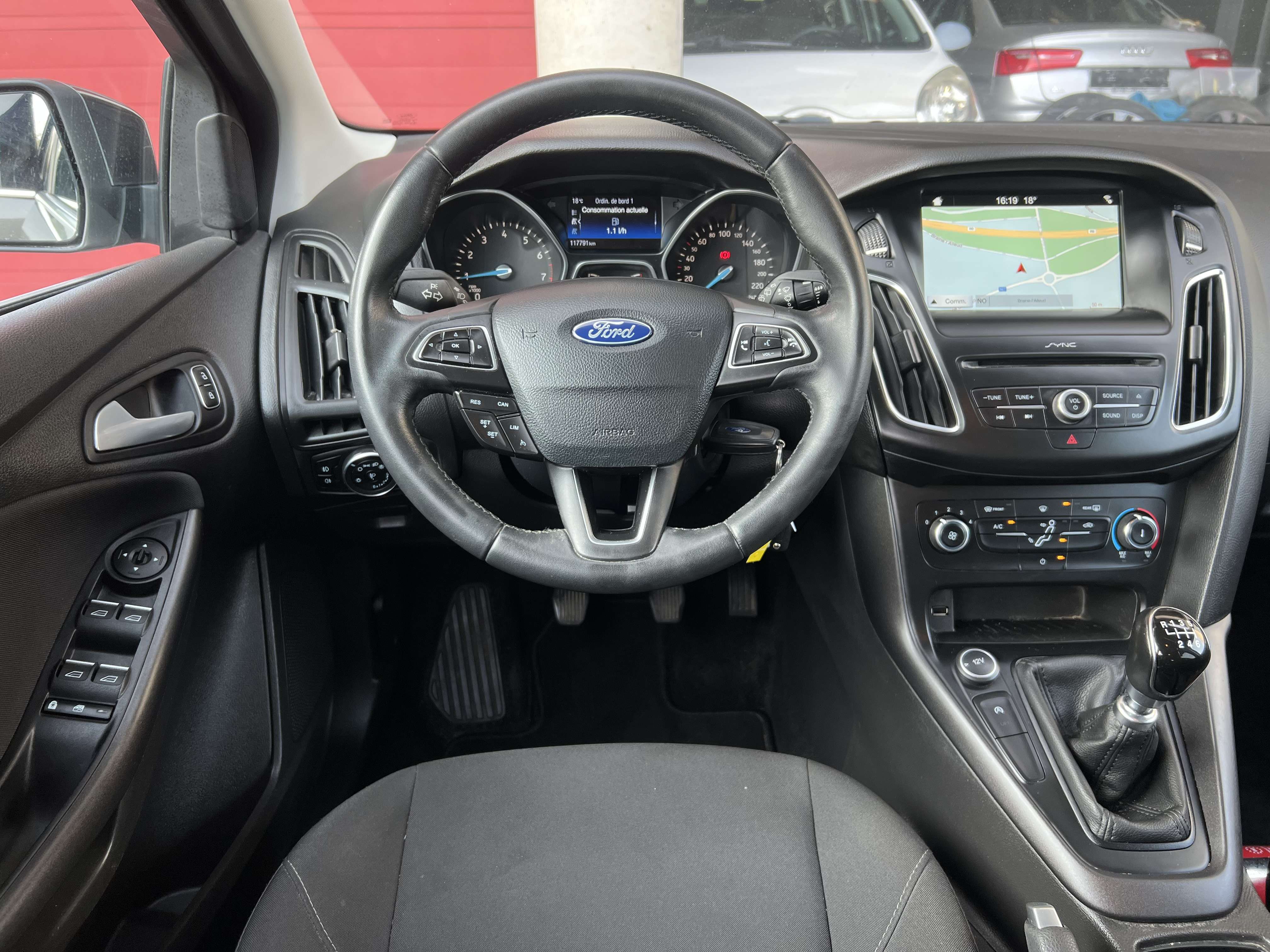 Ford Focus 1.0i EcoBoost Trend + CLIM + NAVI + CARNET