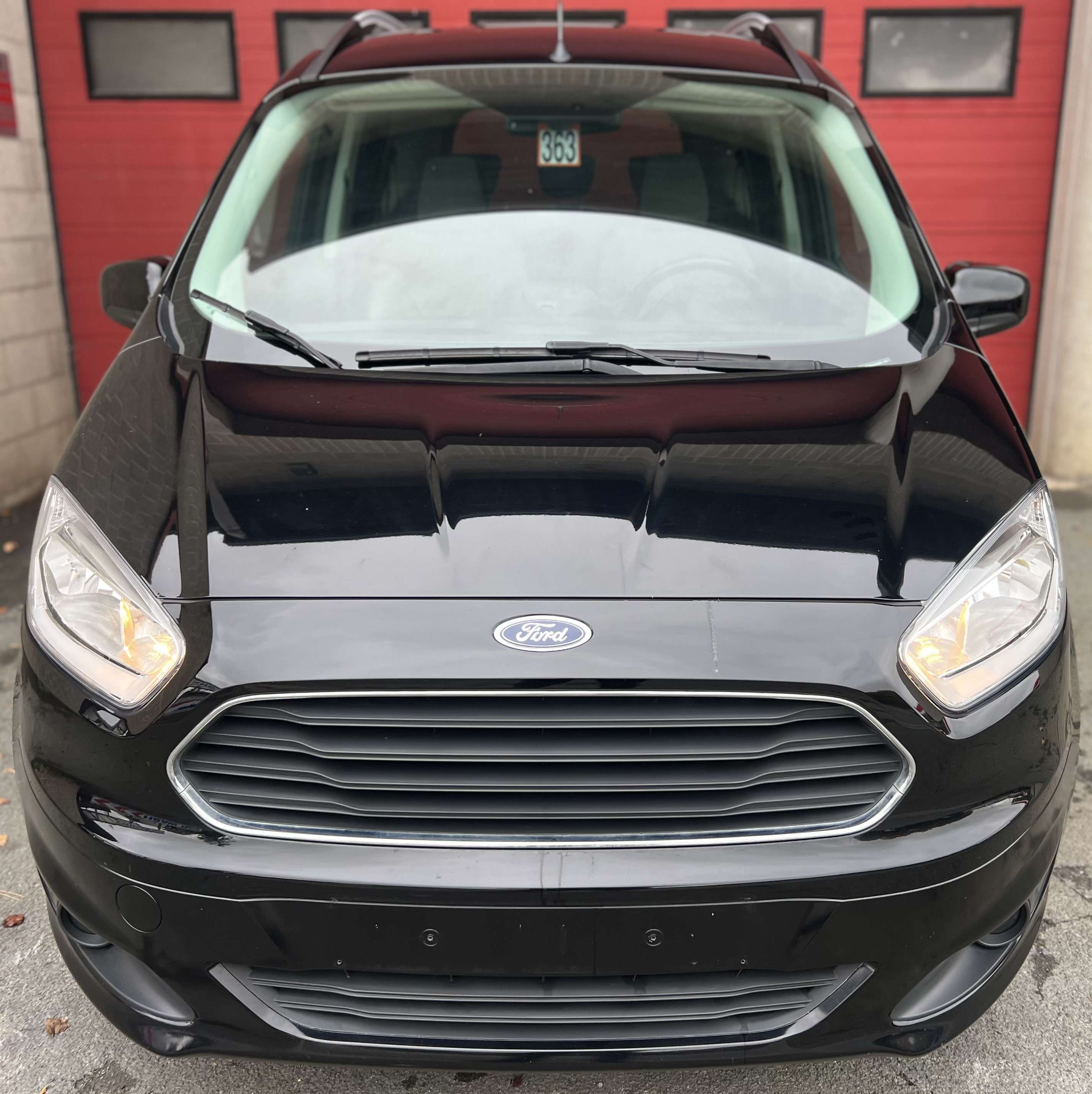Ford Tourneo Courier 1.0 EcoBoost + CLIM + CAR-PASS + 5 PL