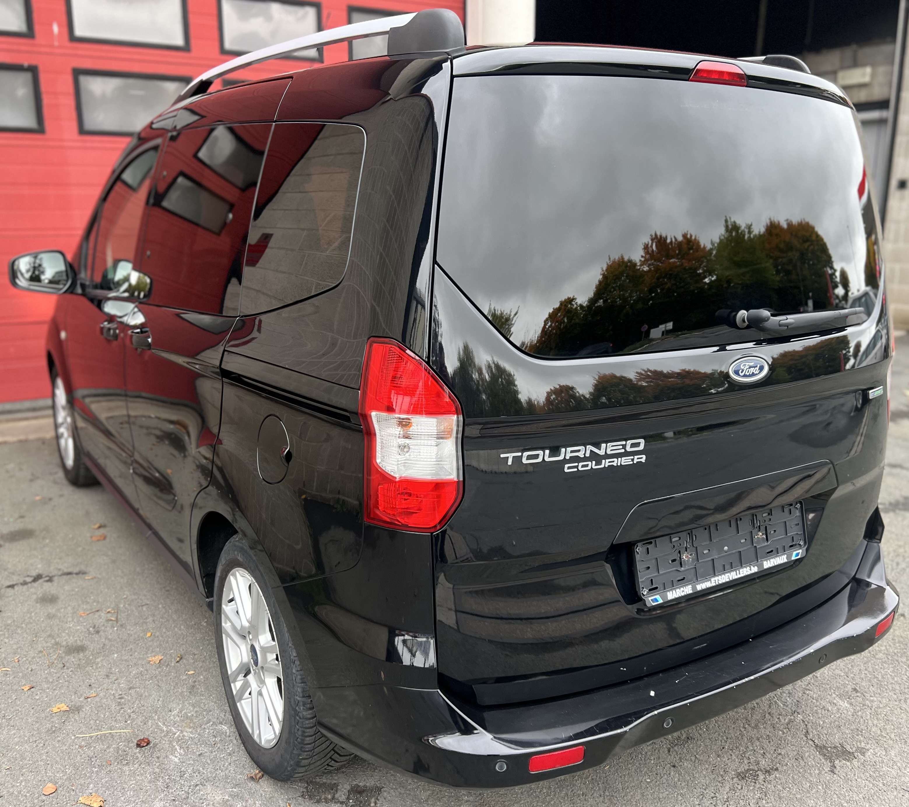 Ford Tourneo Courier 1.0 EcoBoost + CLIM + CAR-PASS + 5 PL