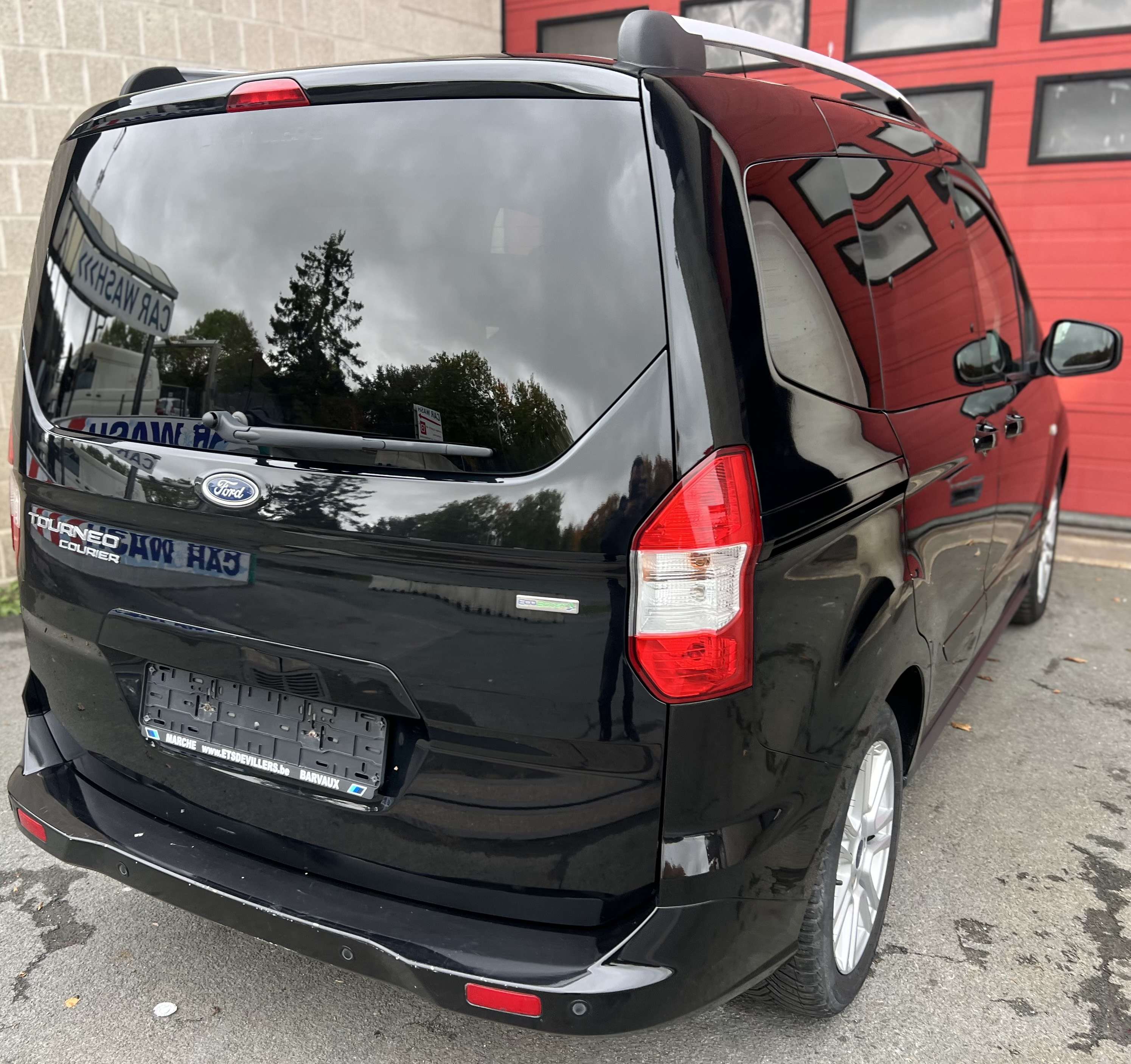 Ford Tourneo Courier 1.0 EcoBoost + CLIM + CAR-PASS + 5 PL