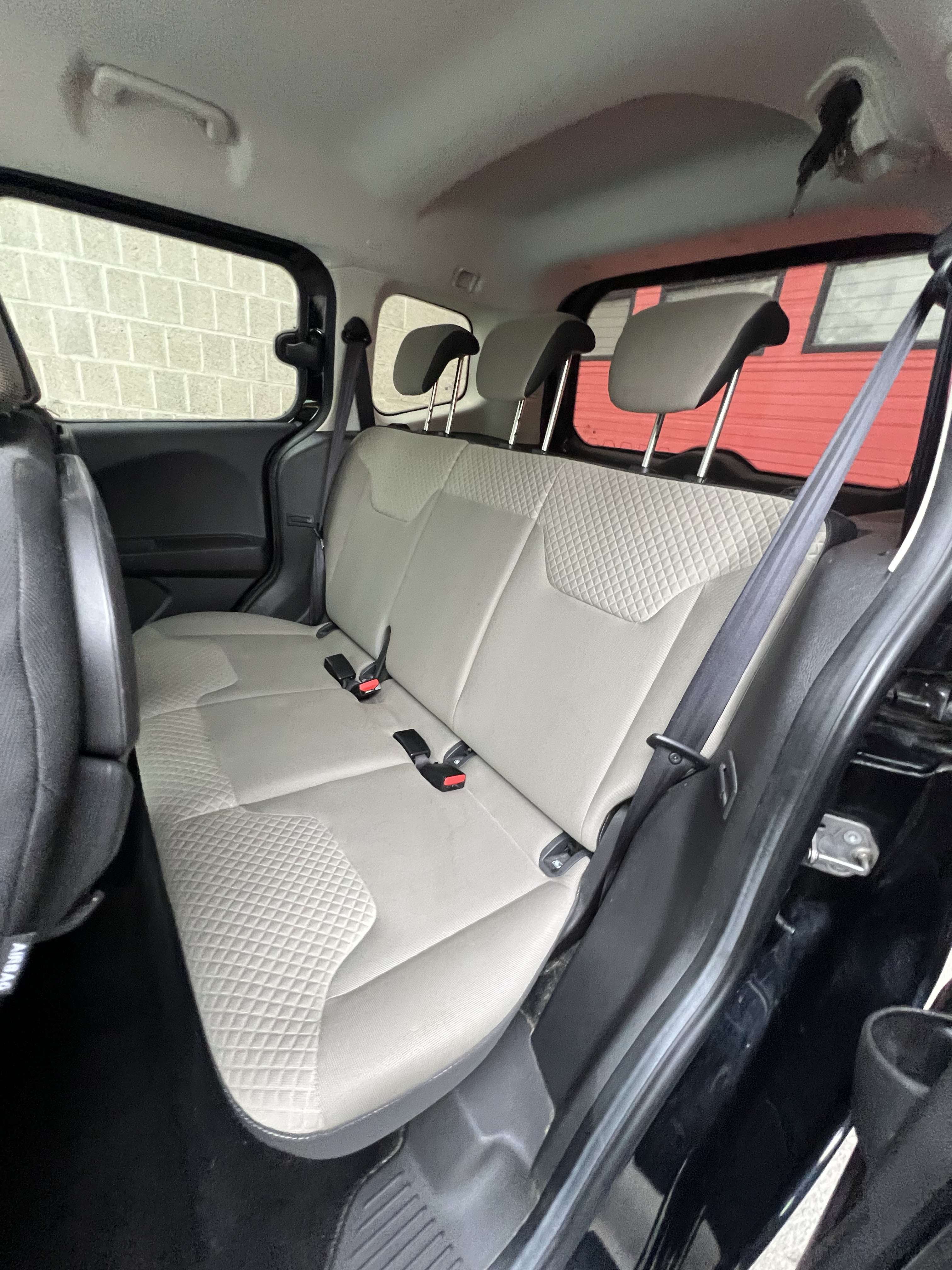 Ford Tourneo Courier 1.0 EcoBoost + CLIM + CAR-PASS + 5 PL