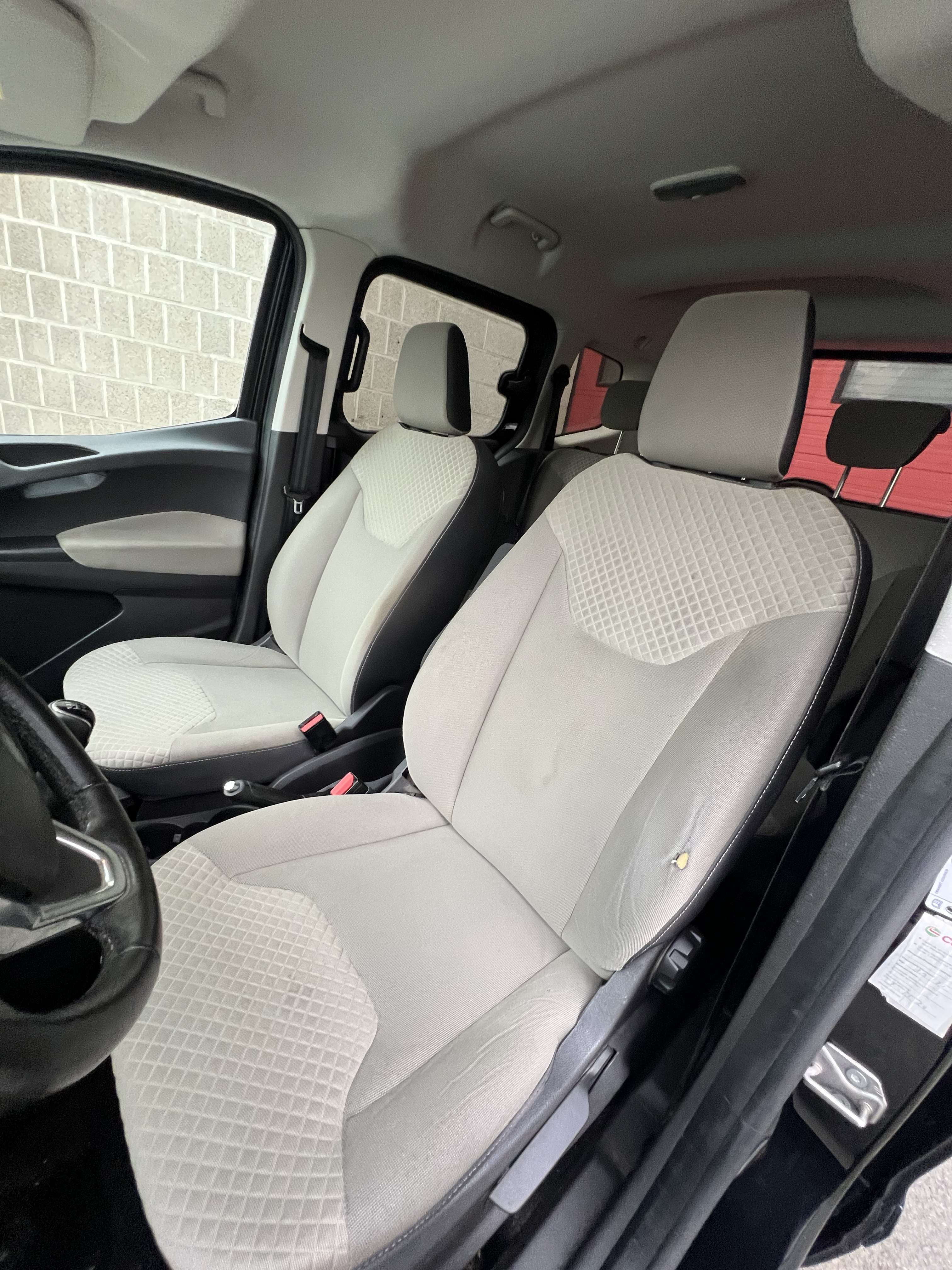 Ford Tourneo Courier 1.0 EcoBoost + CLIM + CAR-PASS + 5 PL