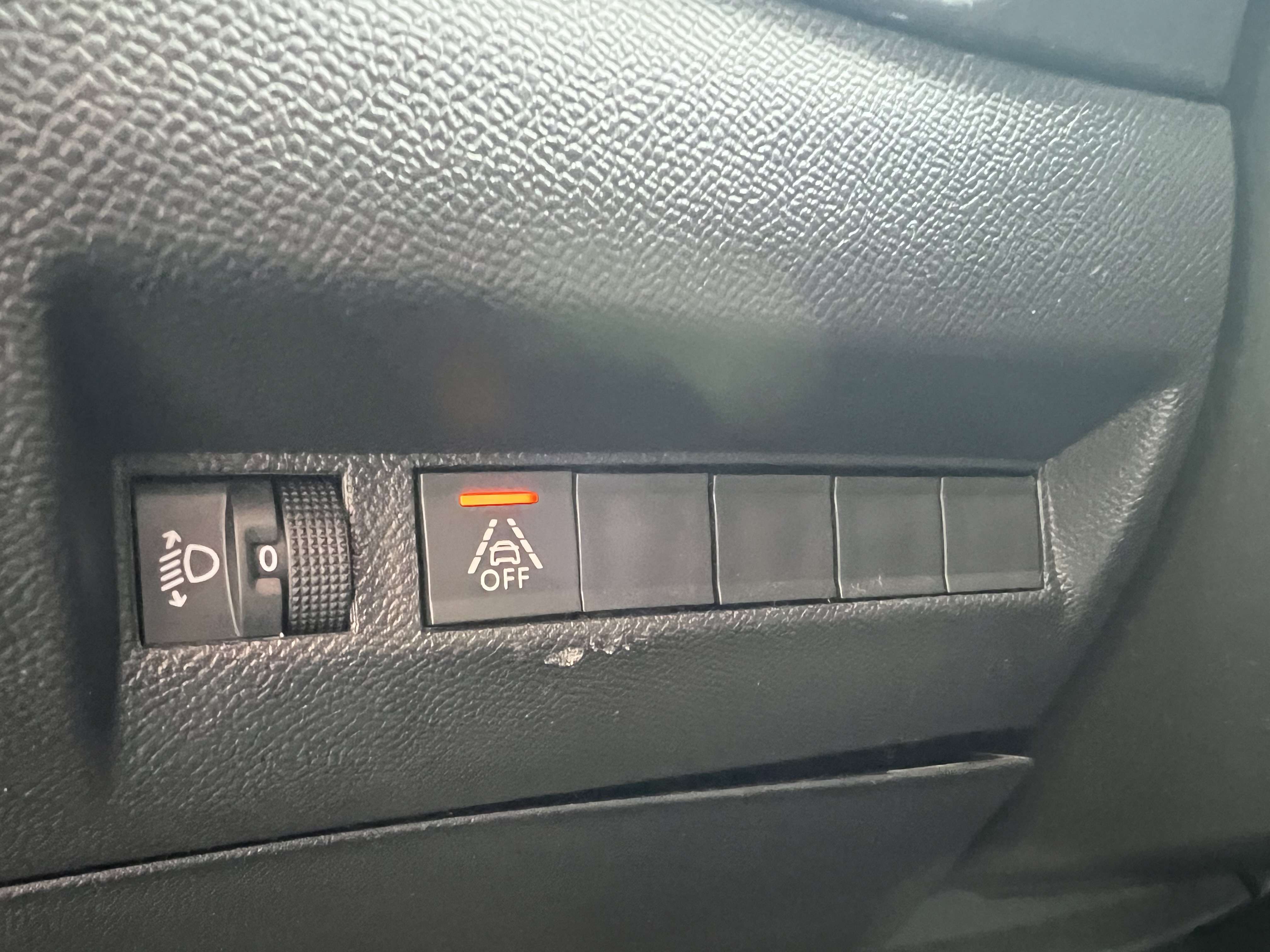 Peugeot 208 1.2i Like + CLIM + CAR-PASS