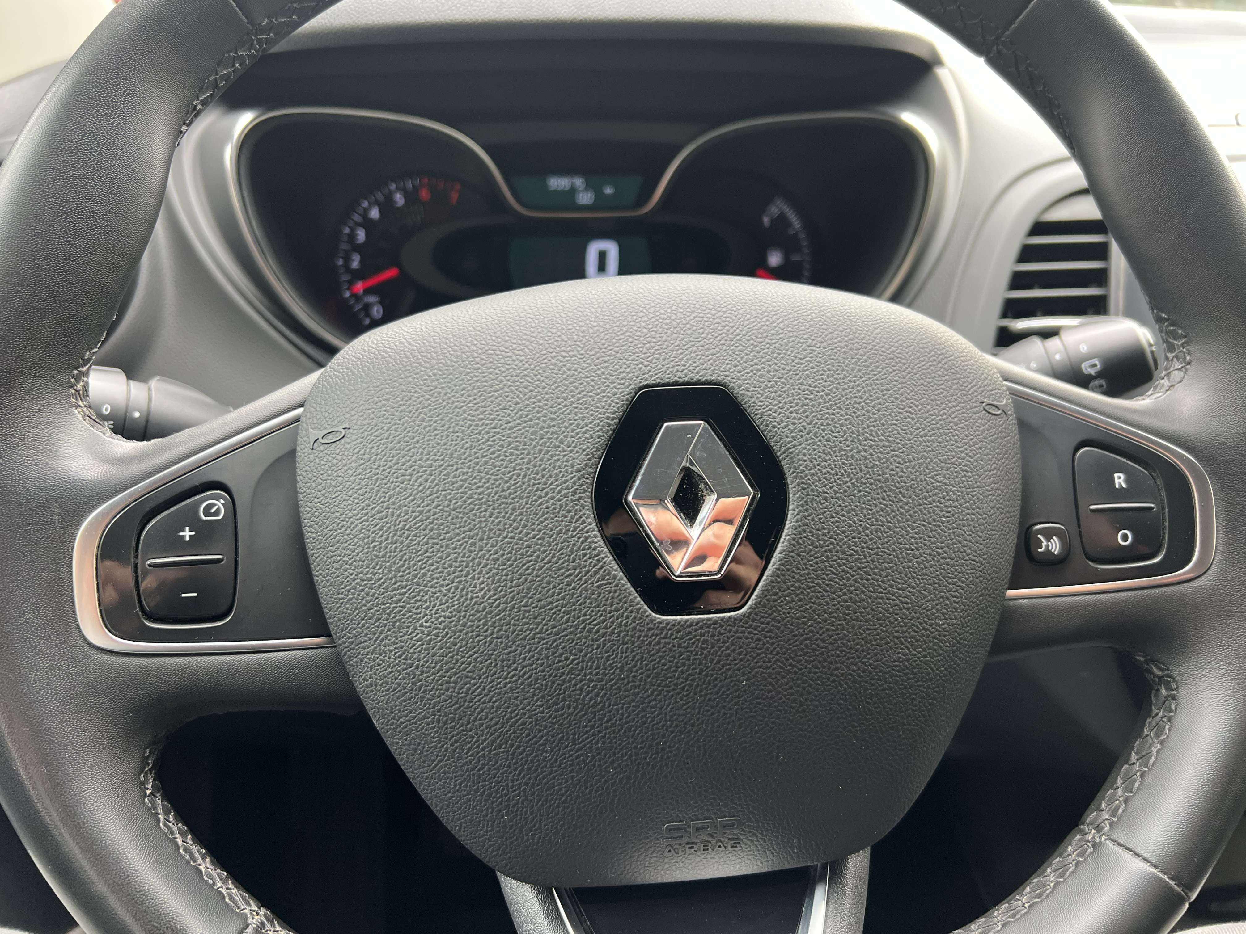 Renault Captur 0.9 TCe Zen + CLIM + CAR-PASS