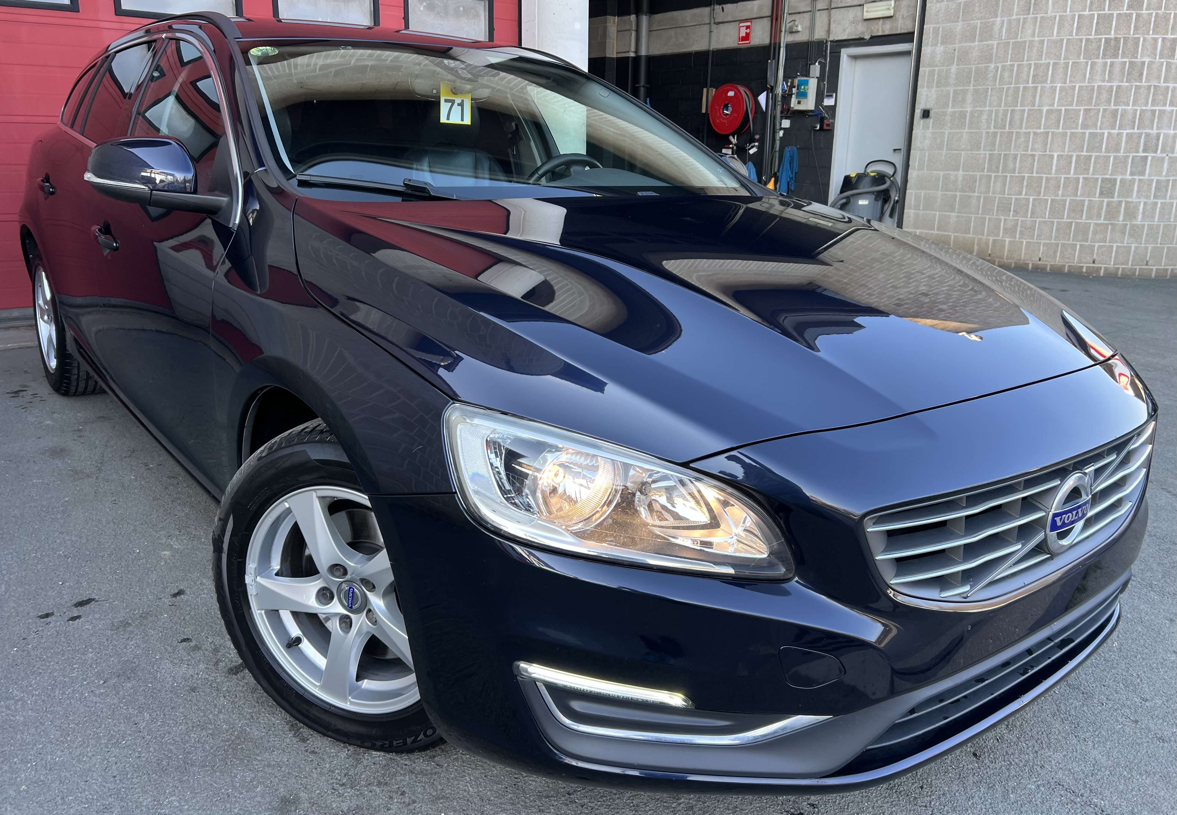 Volvo V60 2.0 D2 Dynamic Edition / EURO 6b + NAVI+ CARNET