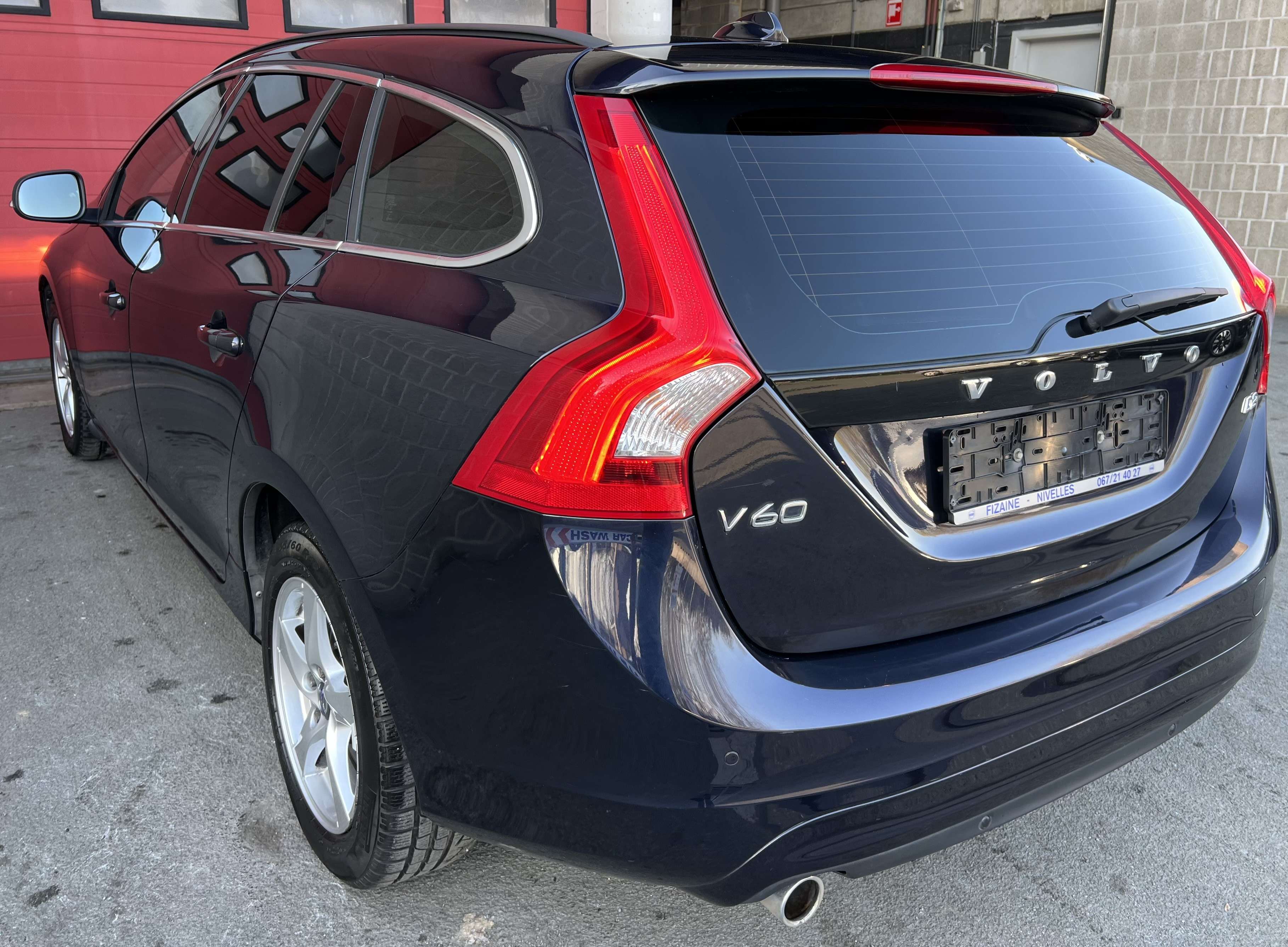 Volvo V60 2.0 D2 Dynamic Edition / EURO 6b + NAVI+ CARNET