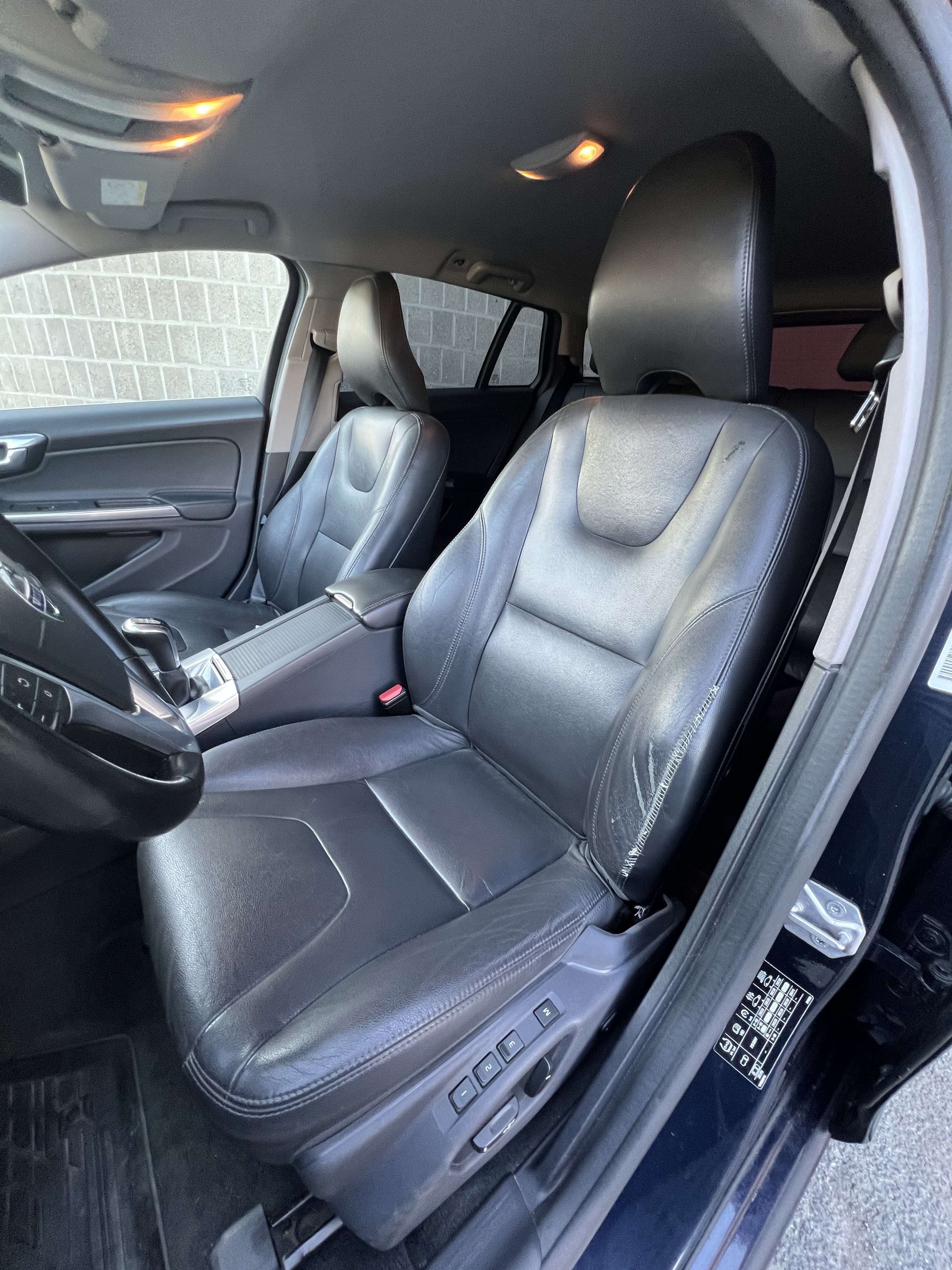 Volvo V60 2.0 D2 Dynamic Edition / EURO 6b + NAVI+ CARNET