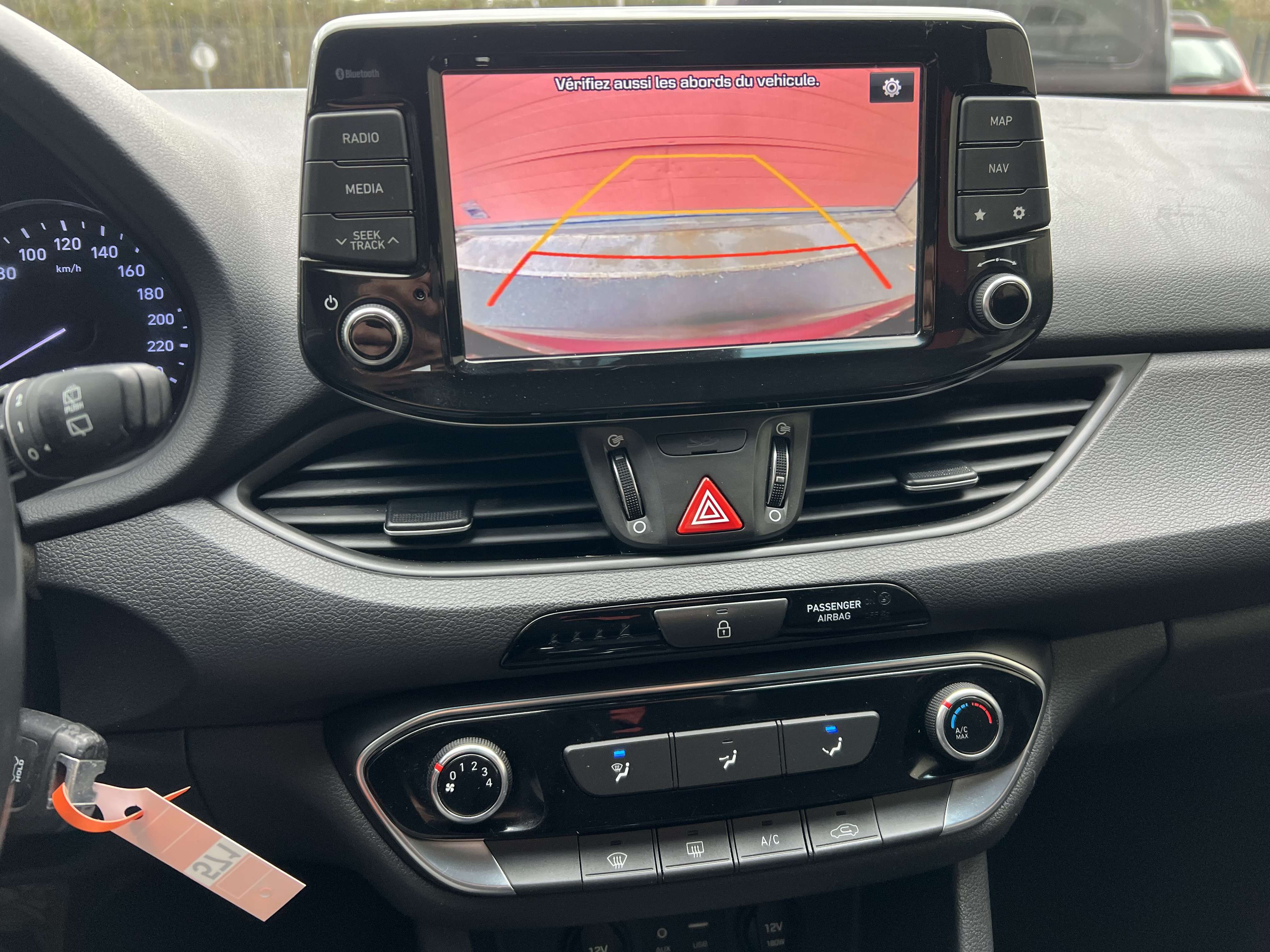 Hyundai i30 SW 1.0 T-GDi Twist + CLIM + NAVI + CAR-PASS