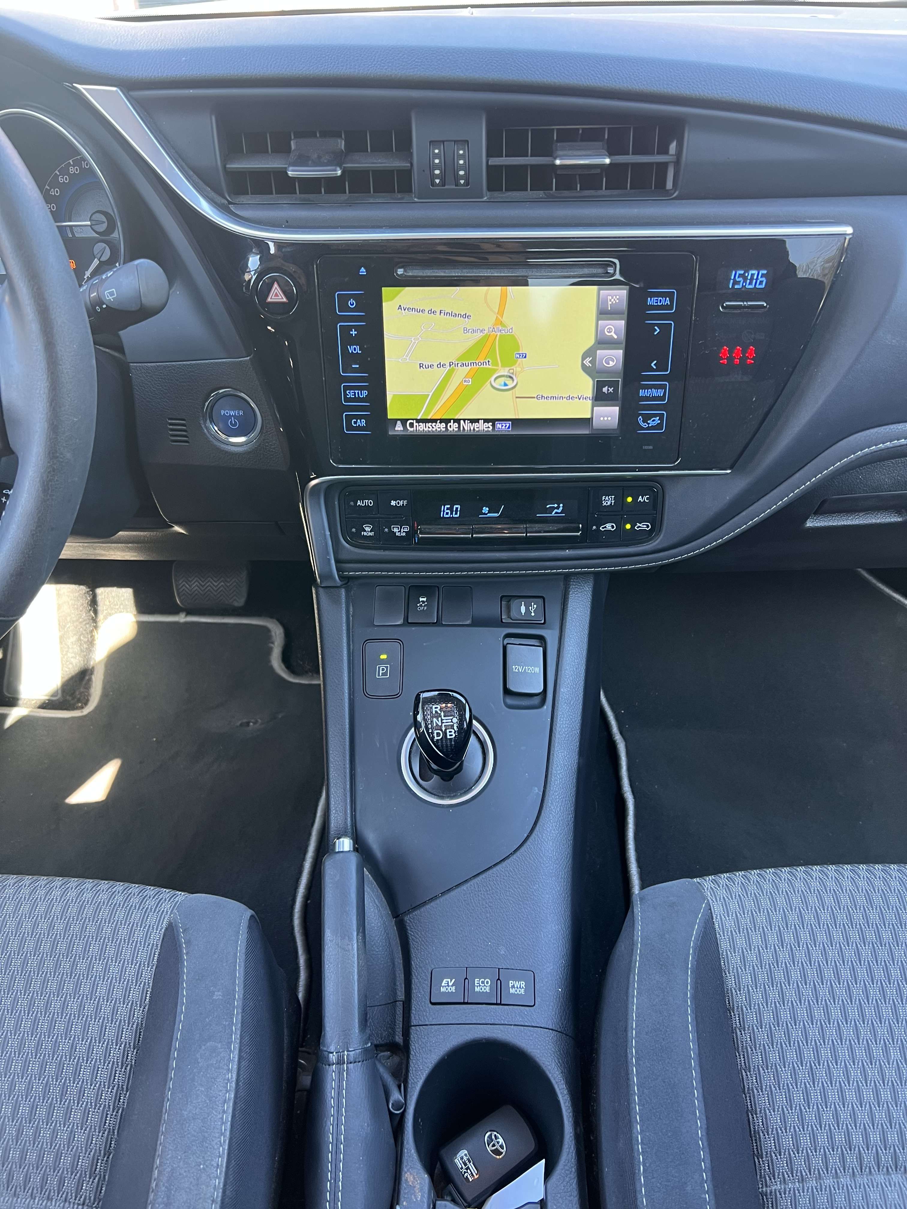 Toyota Auris HEV 1.8i HSD Active E-CVT + CARNET + CAMÉRA