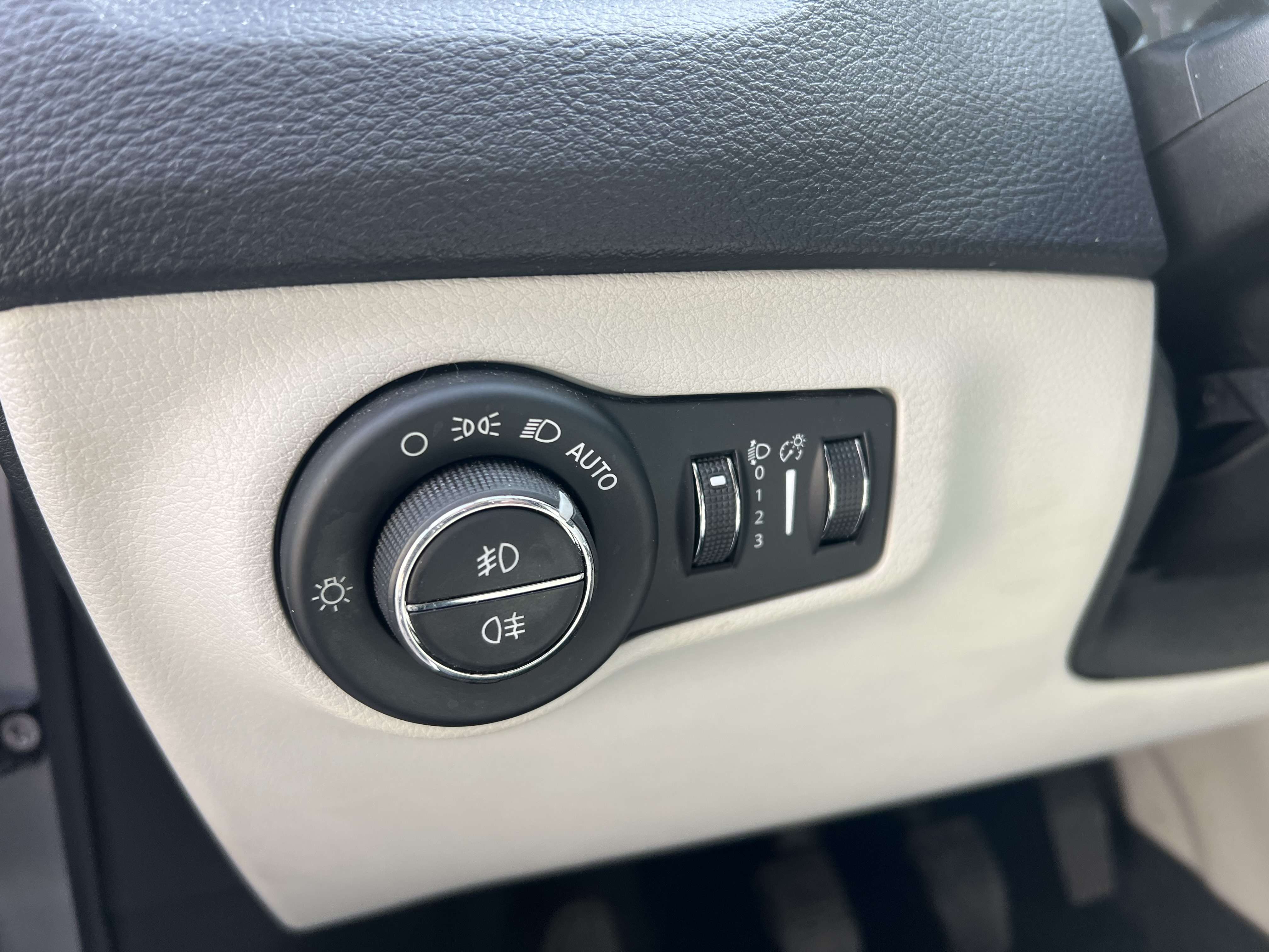 Jeep Compass 1.4 Turbo 4x2 Longitude + NAVI + CUIR + PANO