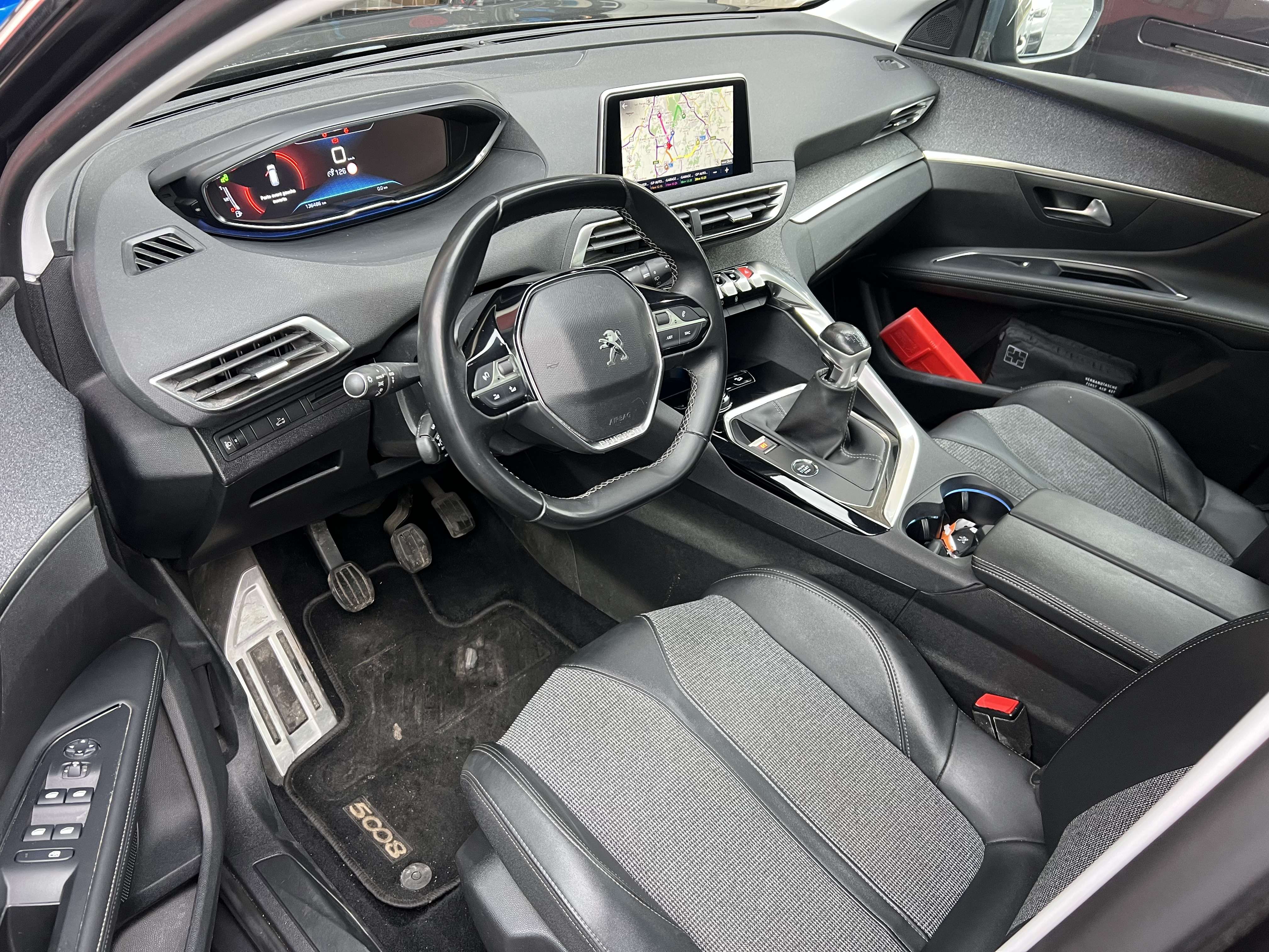 Peugeot 5008 1.2 PureTech Active + 7 pL + CAMÉRA + NAVI