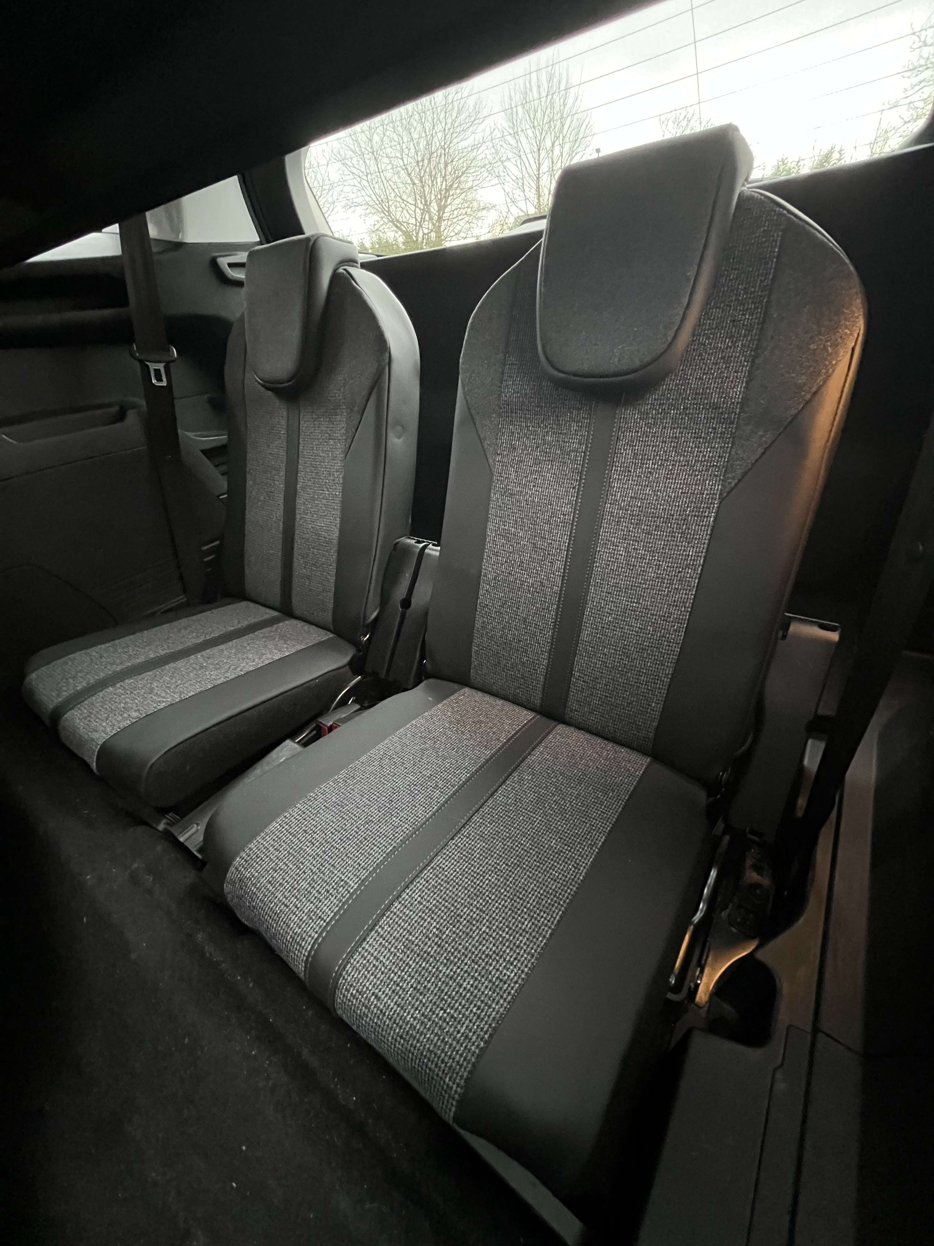 Peugeot 5008 1.2 PureTech Active + 7 pL + CAMÉRA + NAVI