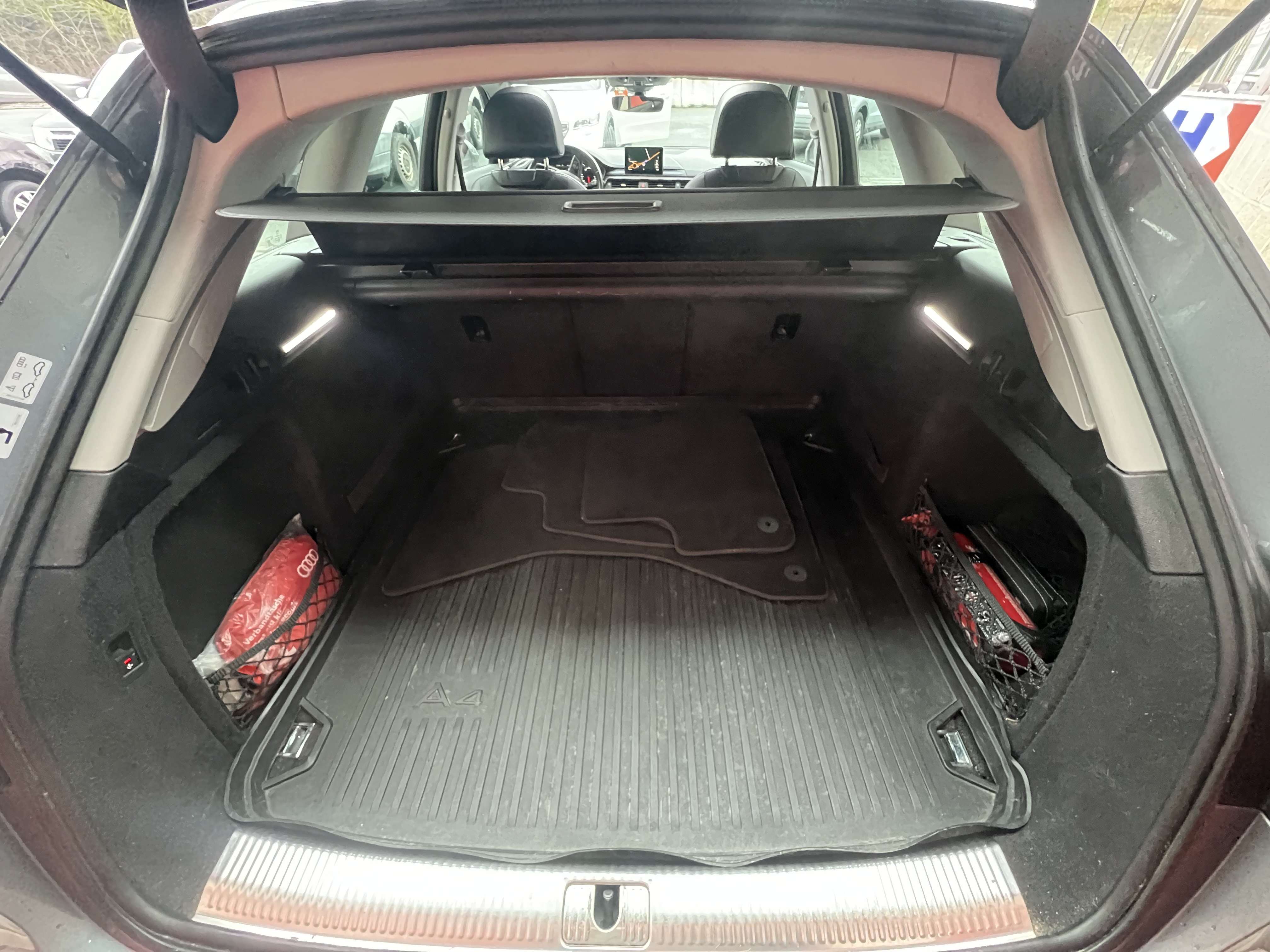 Audi A4 Avant 2.0 TDi Design S tronic + NAVI + PANO + CUIR