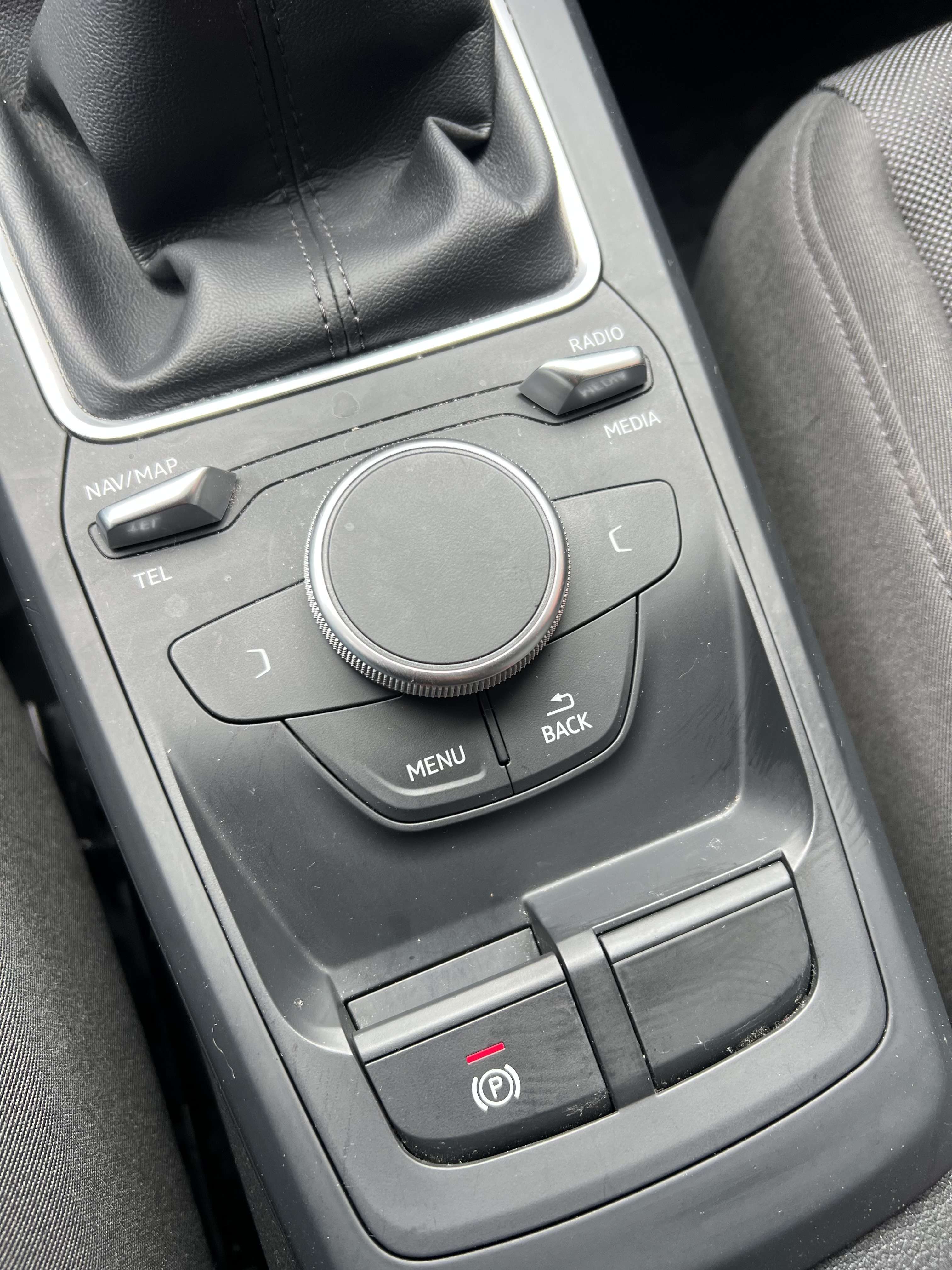 Audi Q2 30 TDi + NAVIGATION + CLIM + JANTES