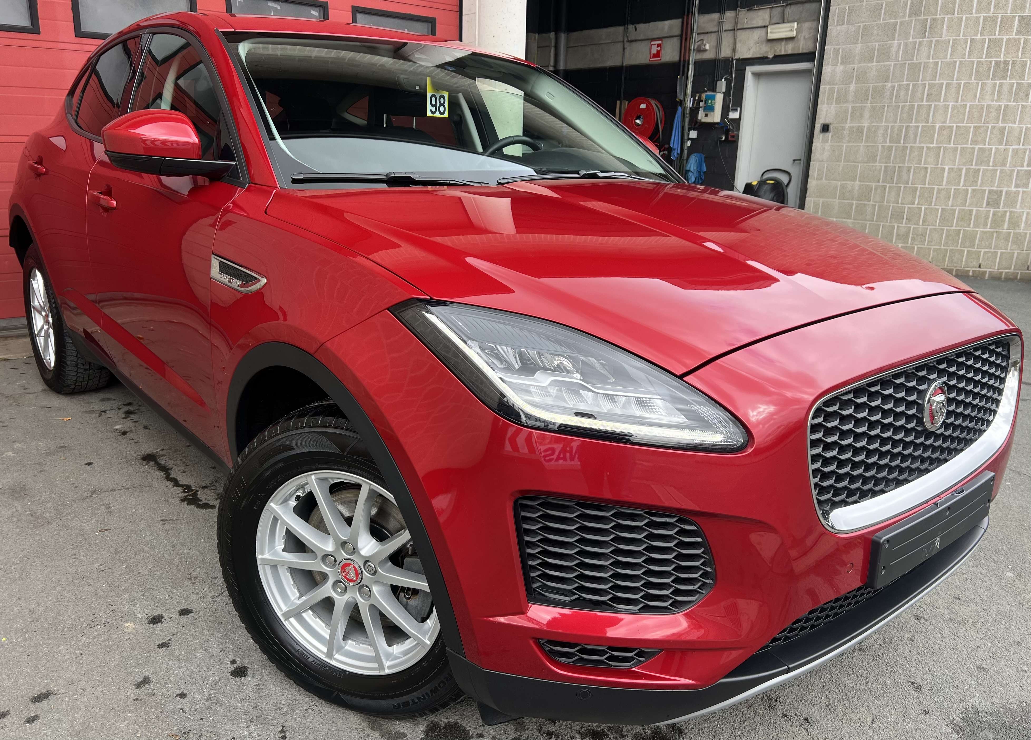 Jaguar E-Pace 2.0 D + CAMÉRA + NAVI + CAR-PASS