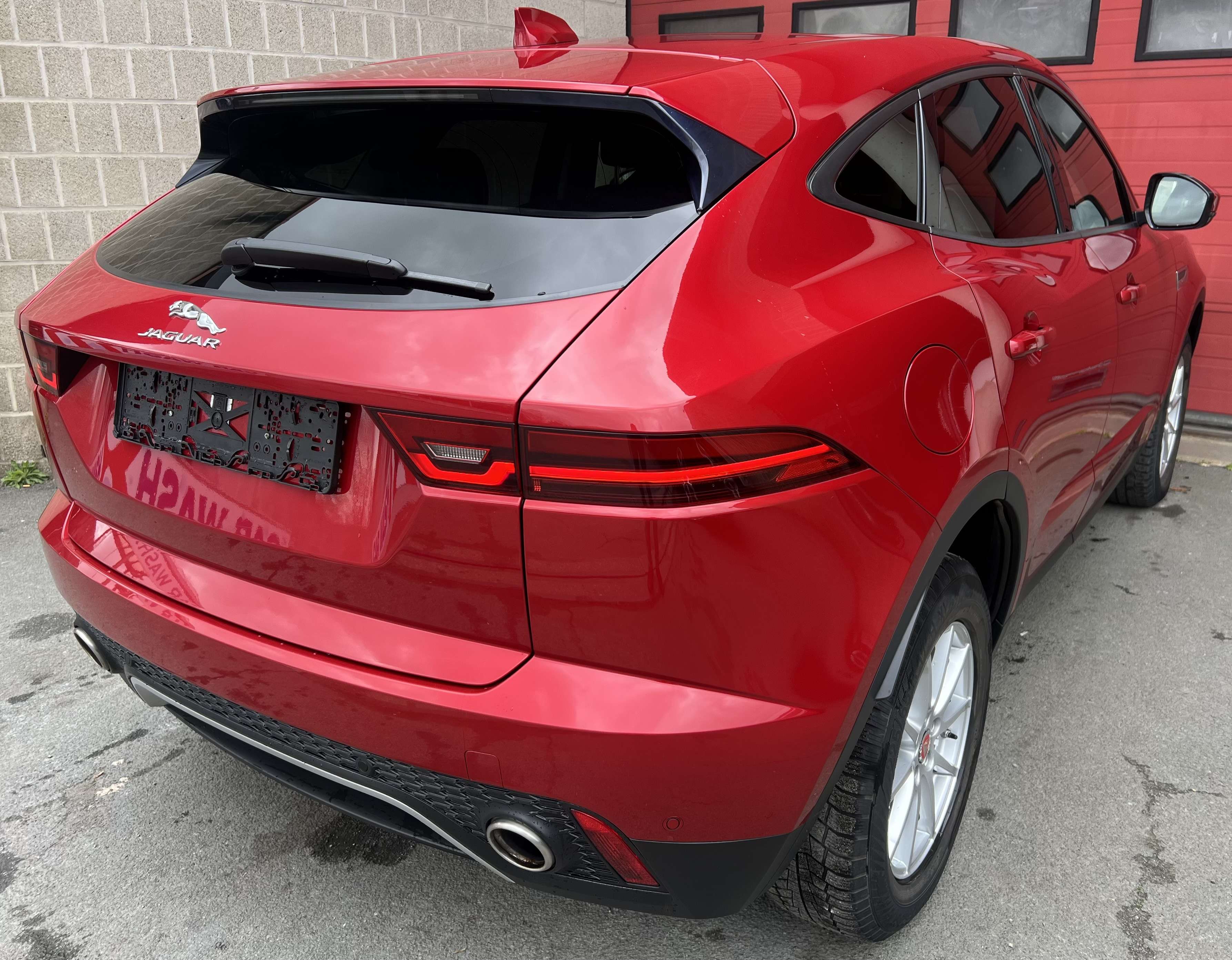 Jaguar E-Pace 2.0 D + CAMÉRA + NAVI + CAR-PASS