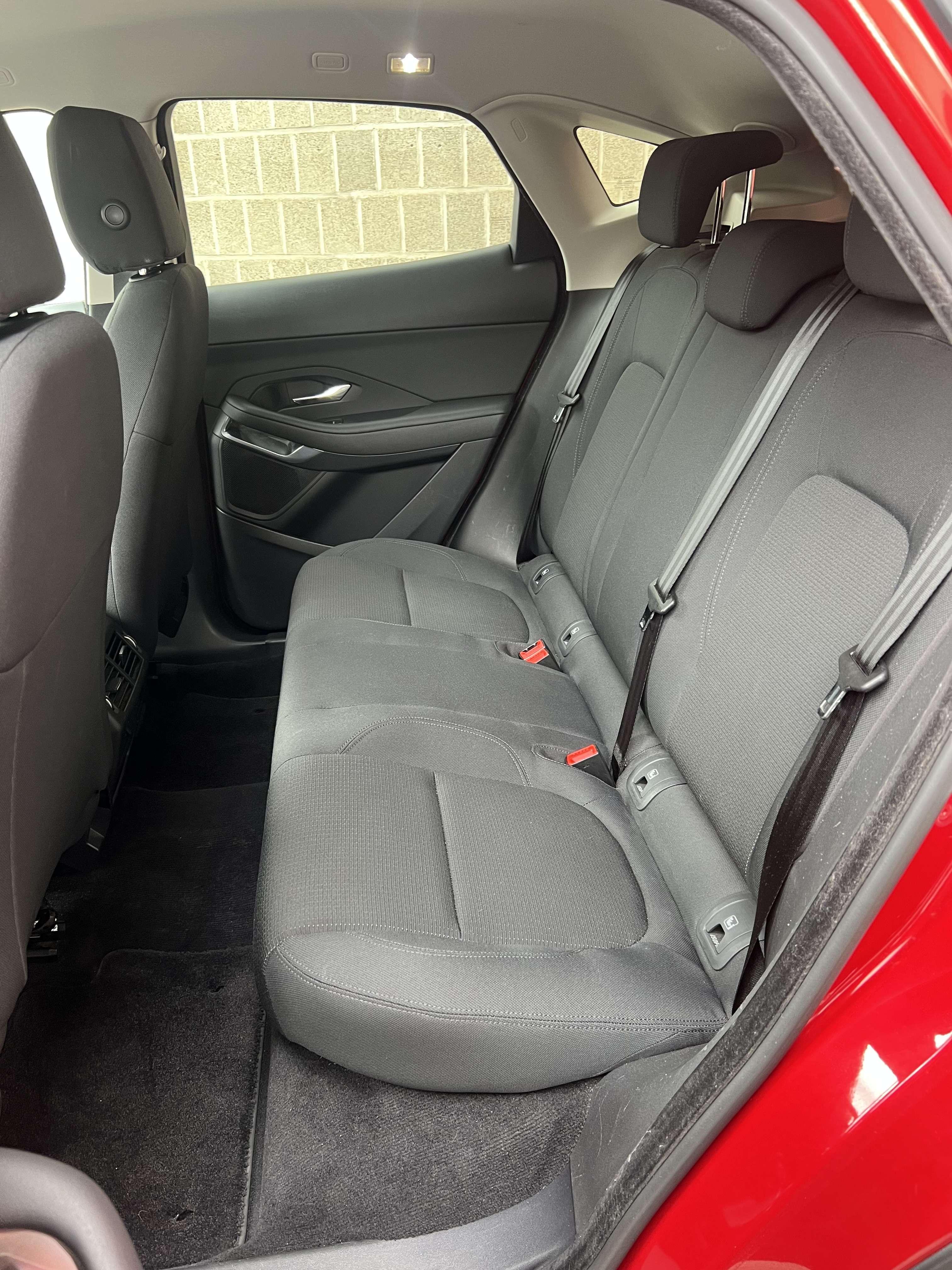 Jaguar E-Pace 2.0 D + CAMÉRA + NAVI + CAR-PASS