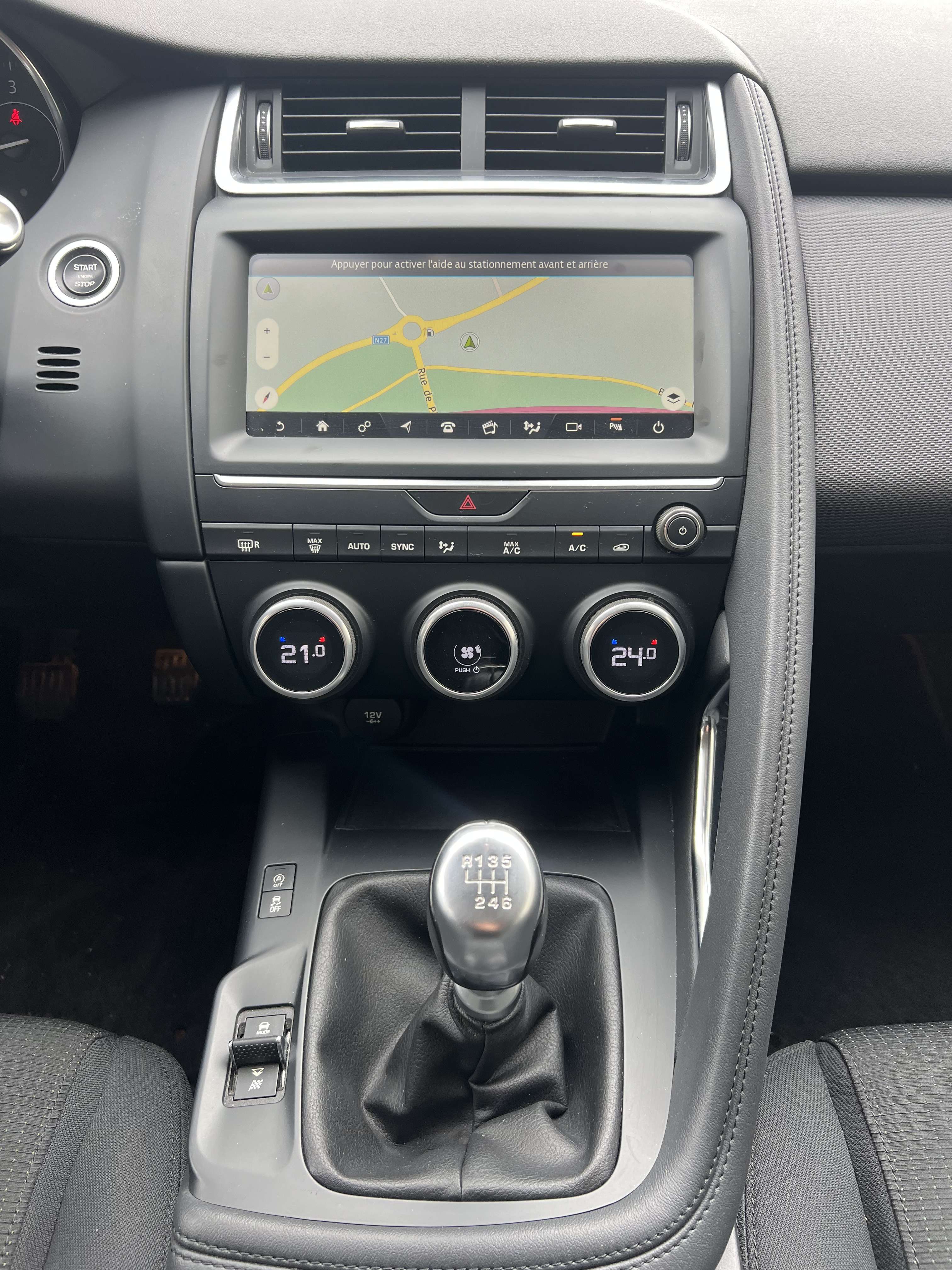 Jaguar E-Pace 2.0 D + CAMÉRA + NAVI + CAR-PASS