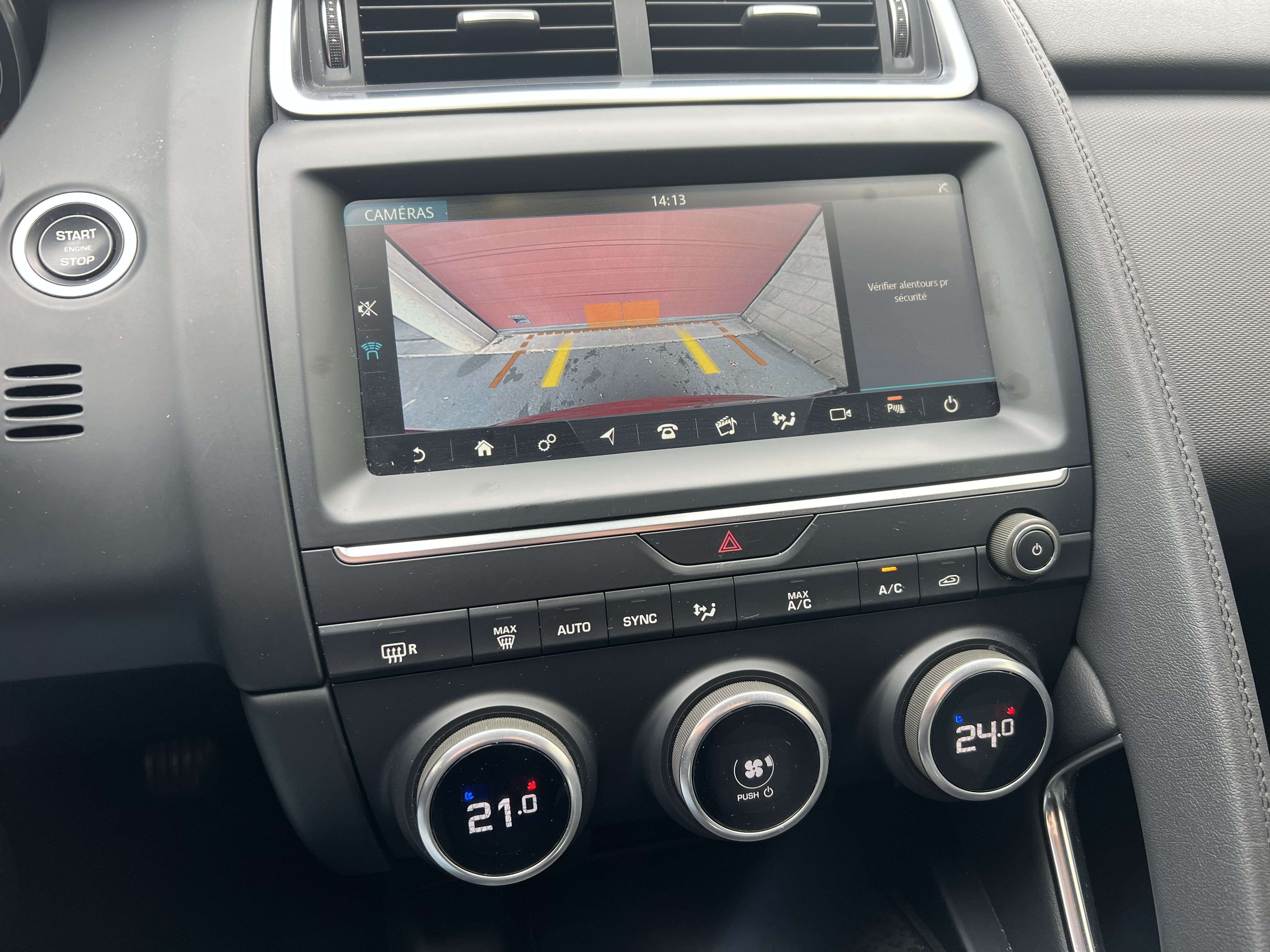 Jaguar E-Pace 2.0 D + CAMÉRA + NAVI + CAR-PASS