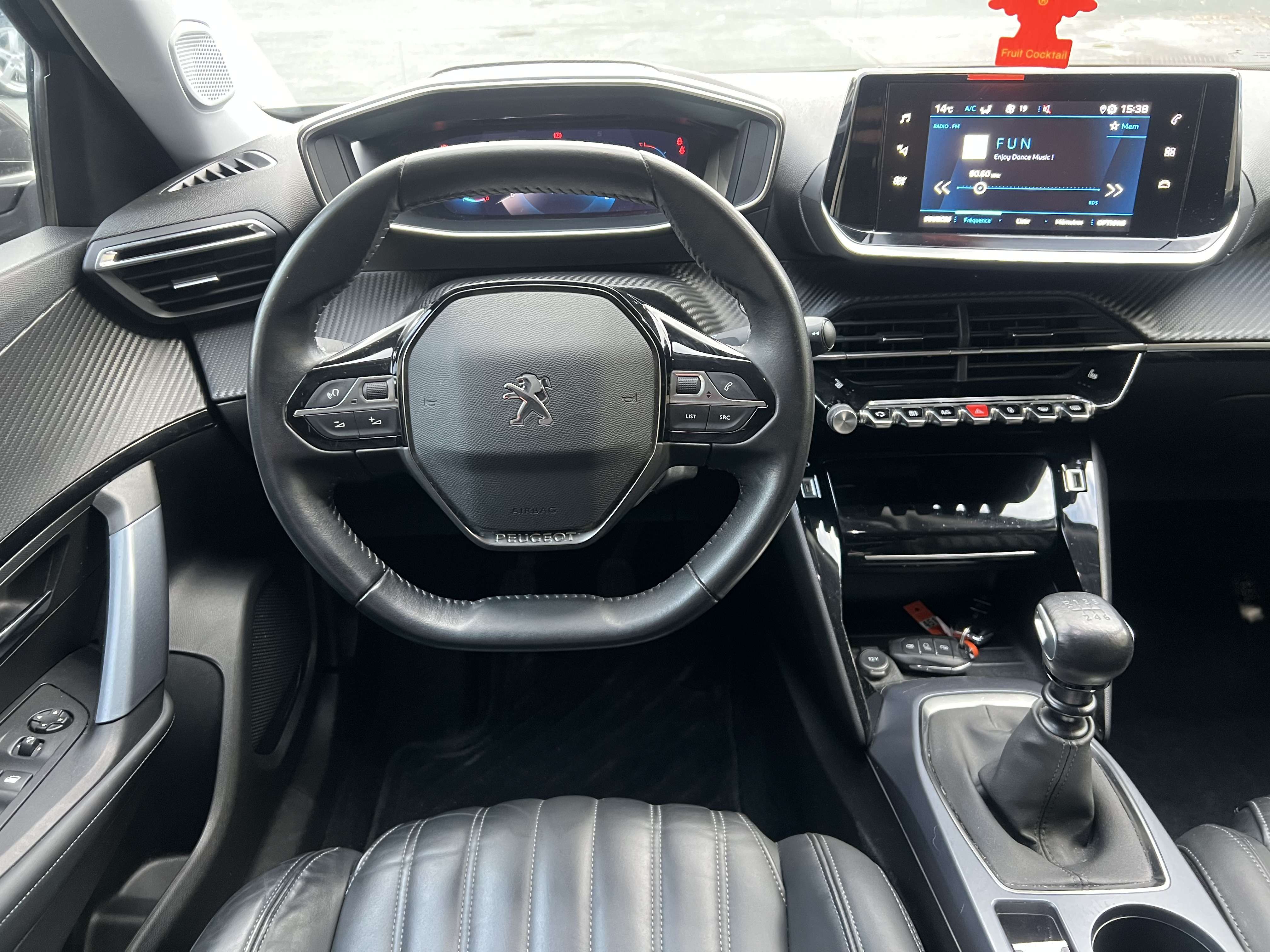 Peugeot 2008 1.2 PureTech Allure S + CAMÉRA + NAVI + CUIR