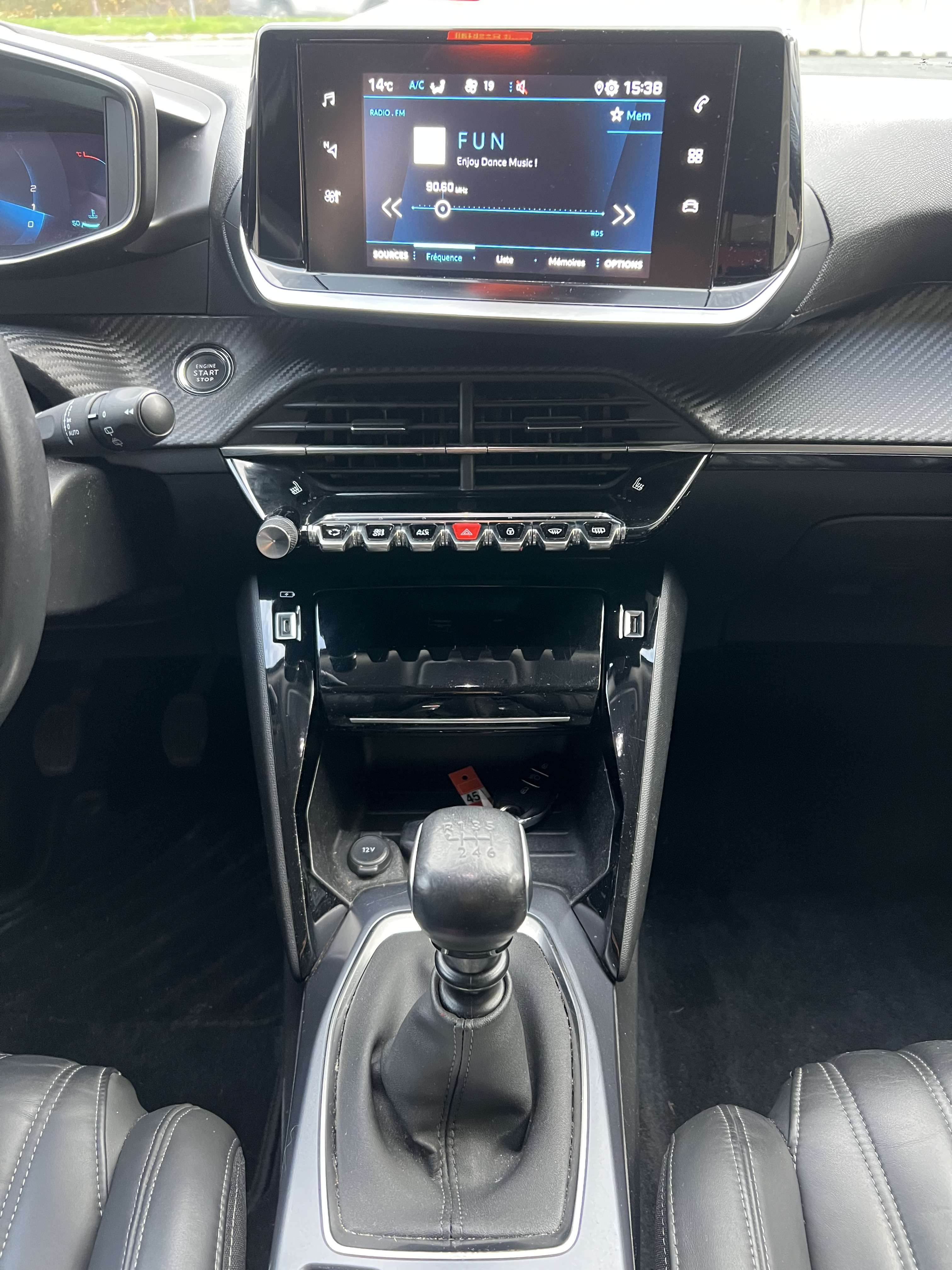 Peugeot 2008 1.2 PureTech Allure S + CAMÉRA + NAVI + CUIR