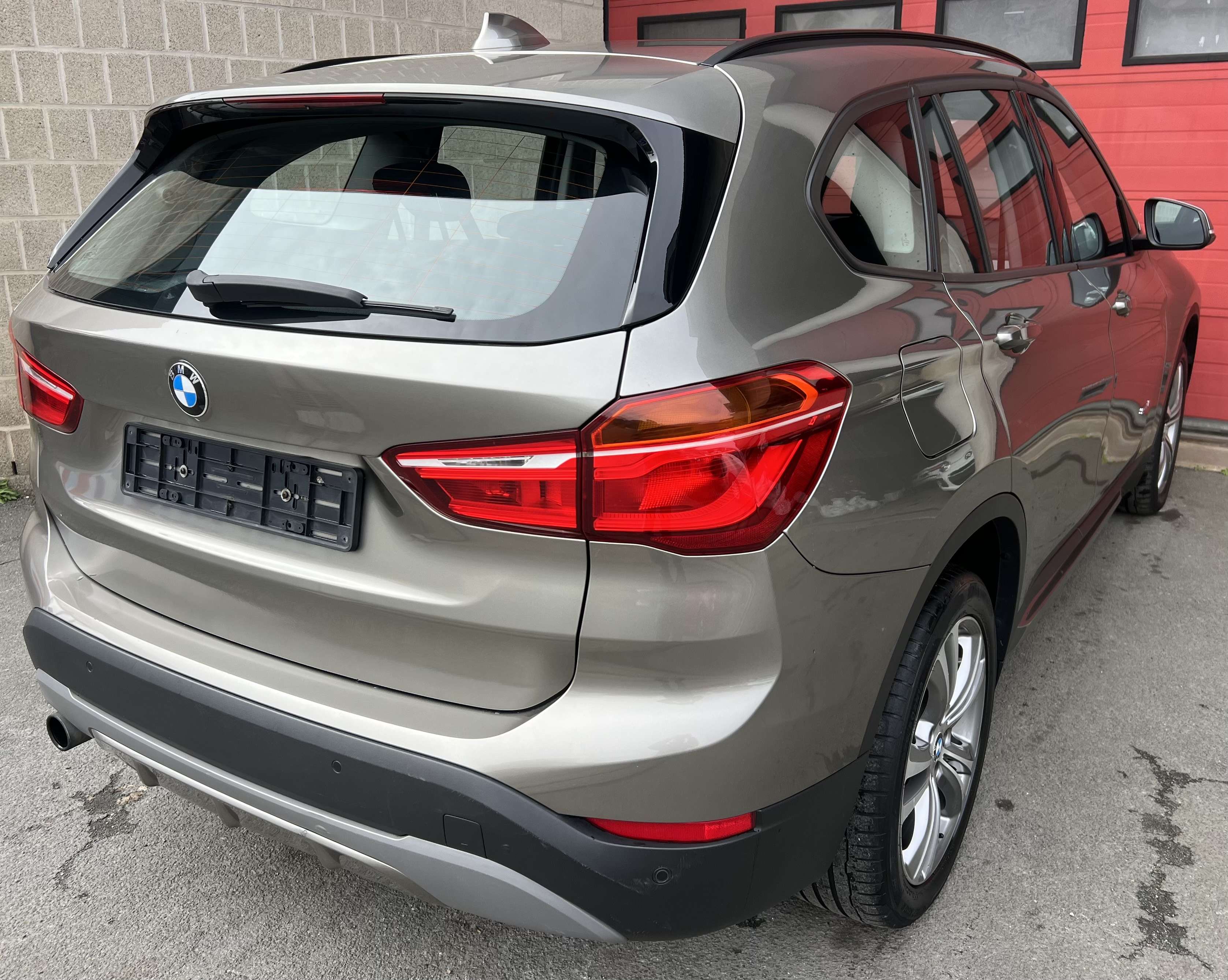 BMW X1 1.5i sDrive18 + CAR-PASS + NAVI + GARANTIE