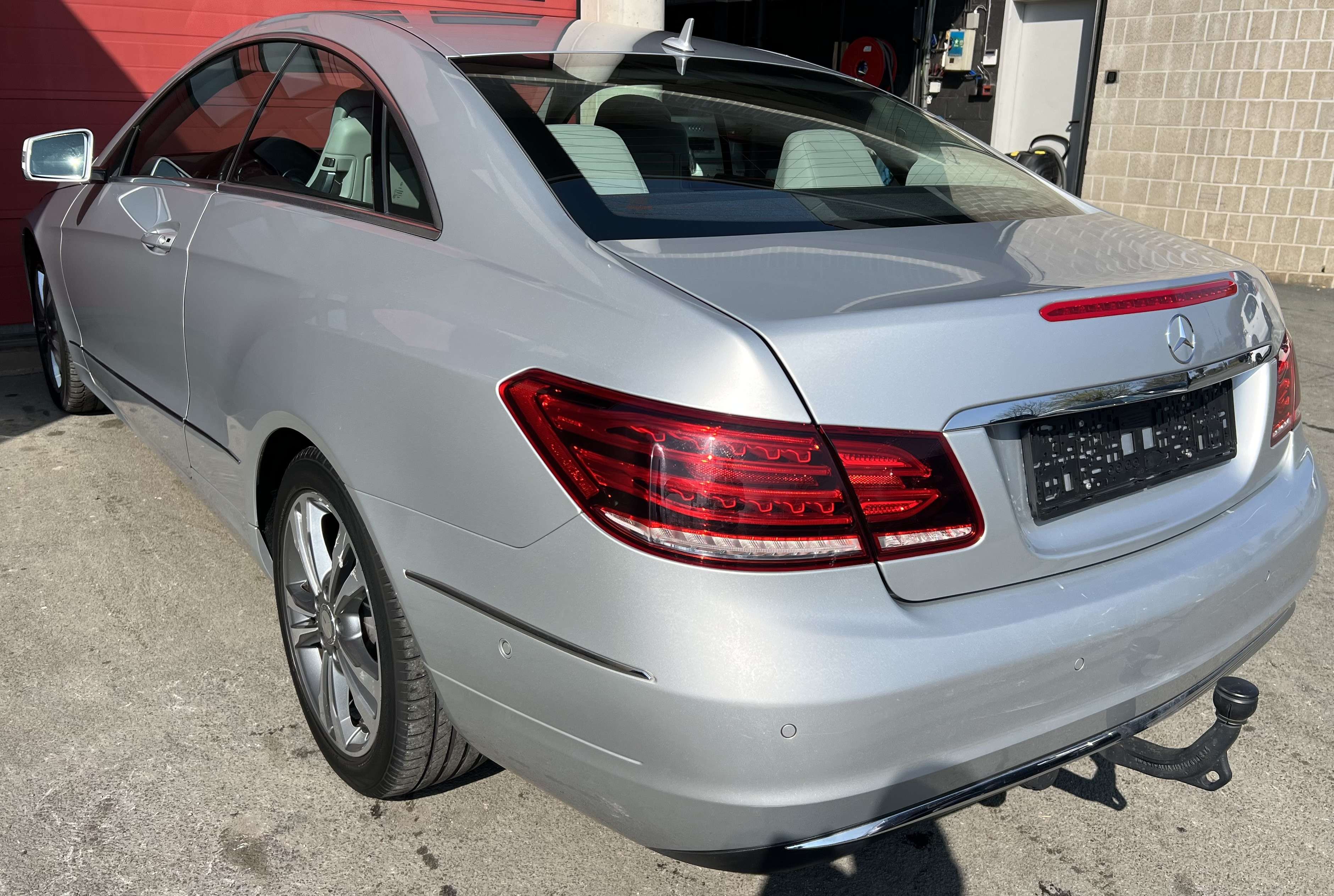 Mercedes-Benz E 200 Coupe + CAR-PASS + GARANTIE + NAVI + BOITE AUTO