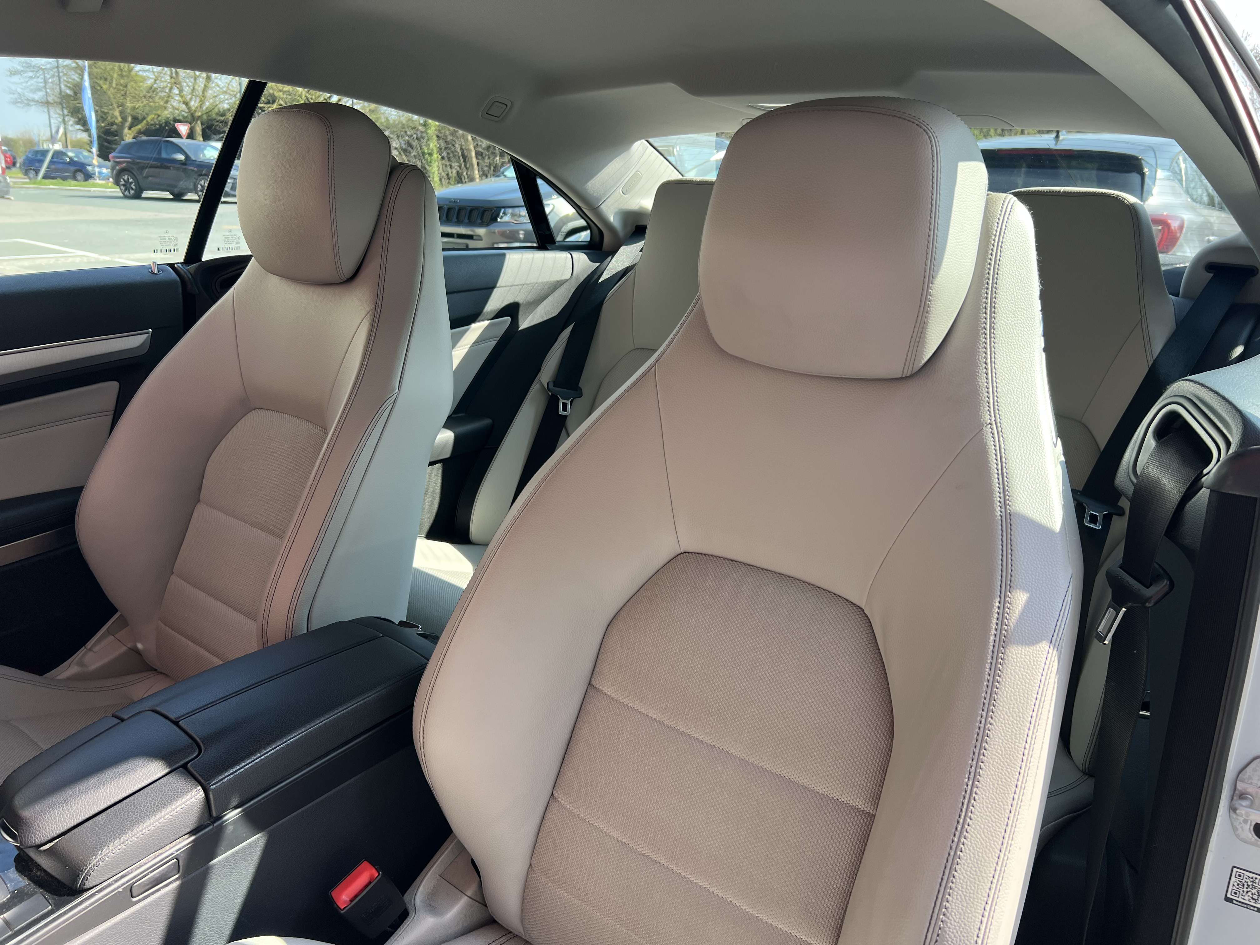 Mercedes-Benz E 200 Coupe + CAR-PASS + GARANTIE + NAVI + BOITE AUTO