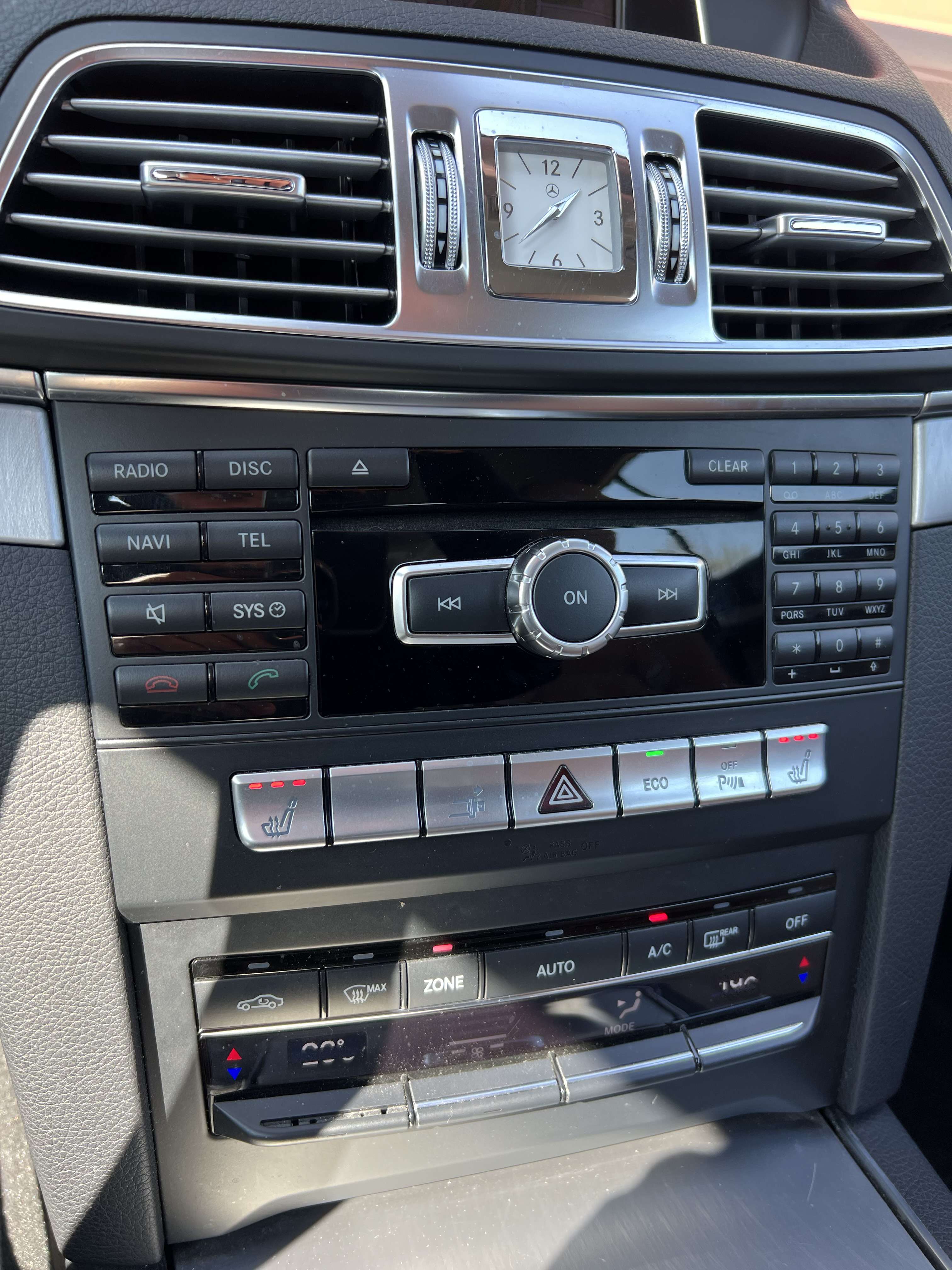 Mercedes-Benz E 200 Coupe + CAR-PASS + GARANTIE + NAVI + BOITE AUTO