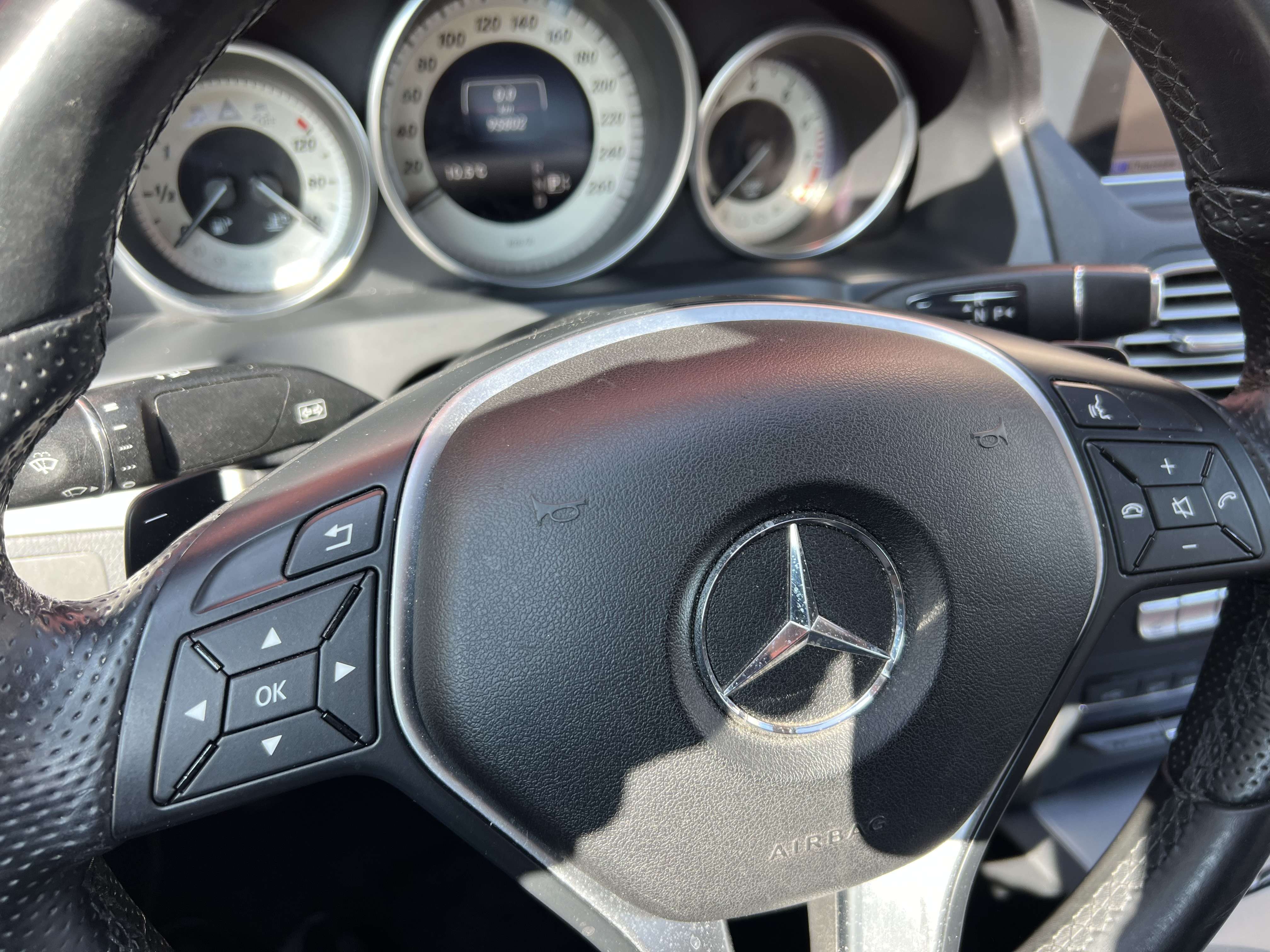 Mercedes-Benz E 200 Coupe + CAR-PASS + GARANTIE + NAVI + BOITE AUTO