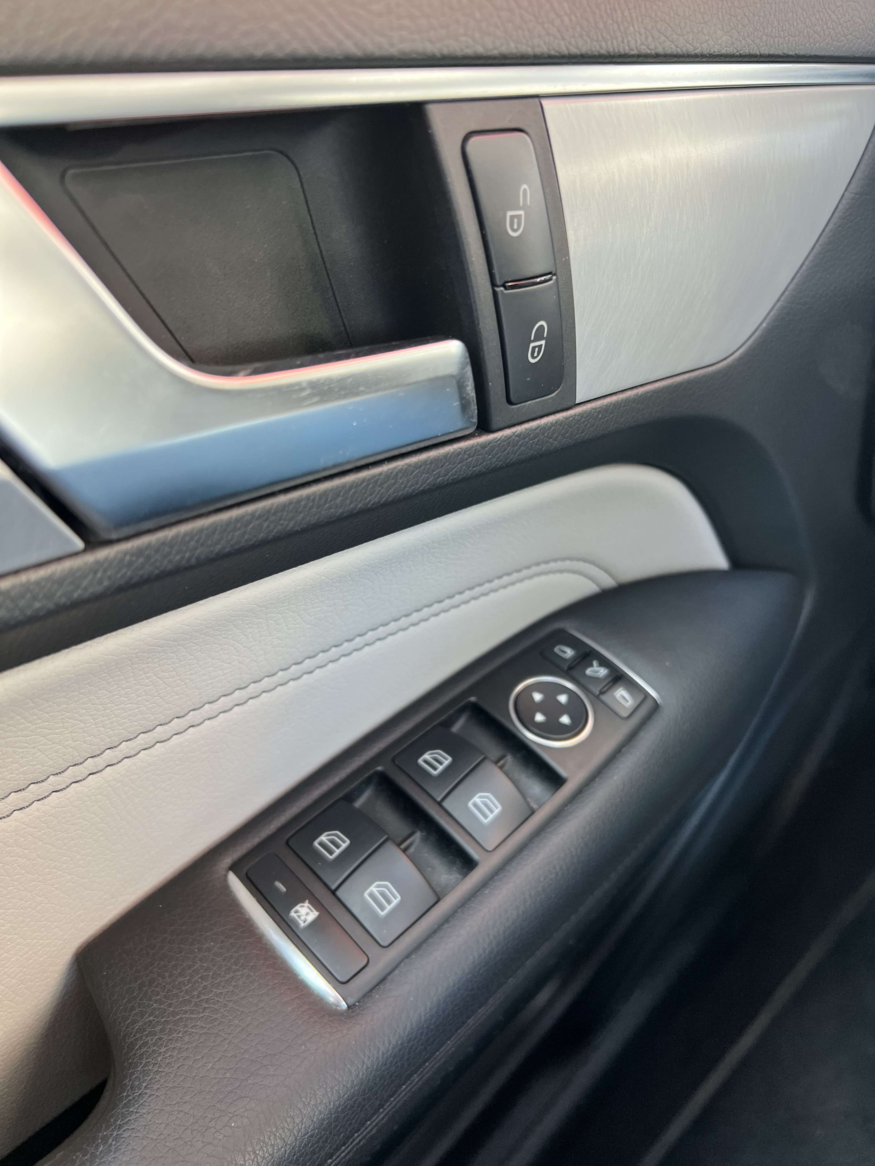 Mercedes-Benz E 200 Coupe + CAR-PASS + GARANTIE + NAVI + BOITE AUTO